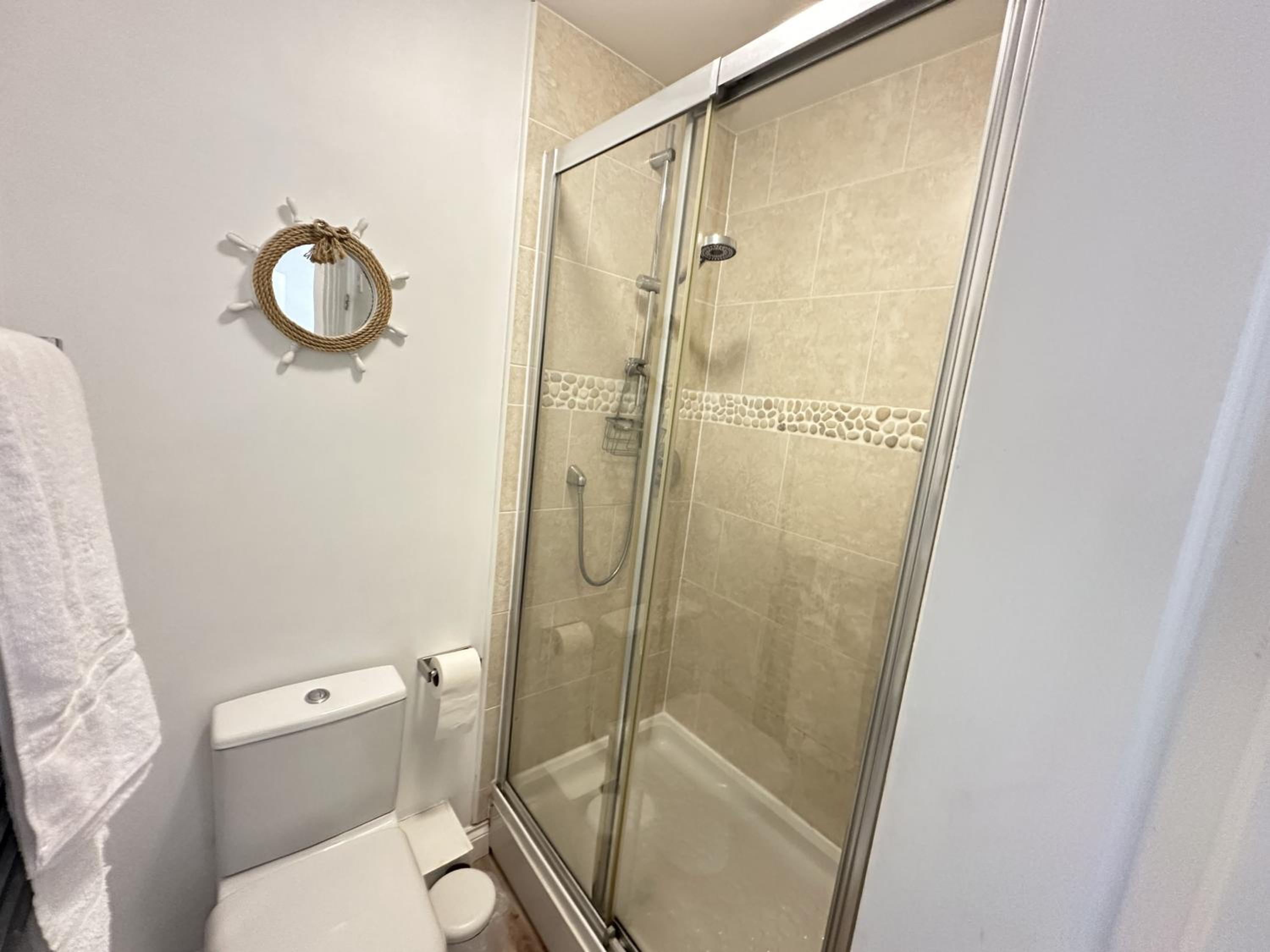 Arthurs Escape - Part of the The Bay Filey Holiday Village with pool, gym and direct beach access, pub, restaurant, tennis and meadows walks