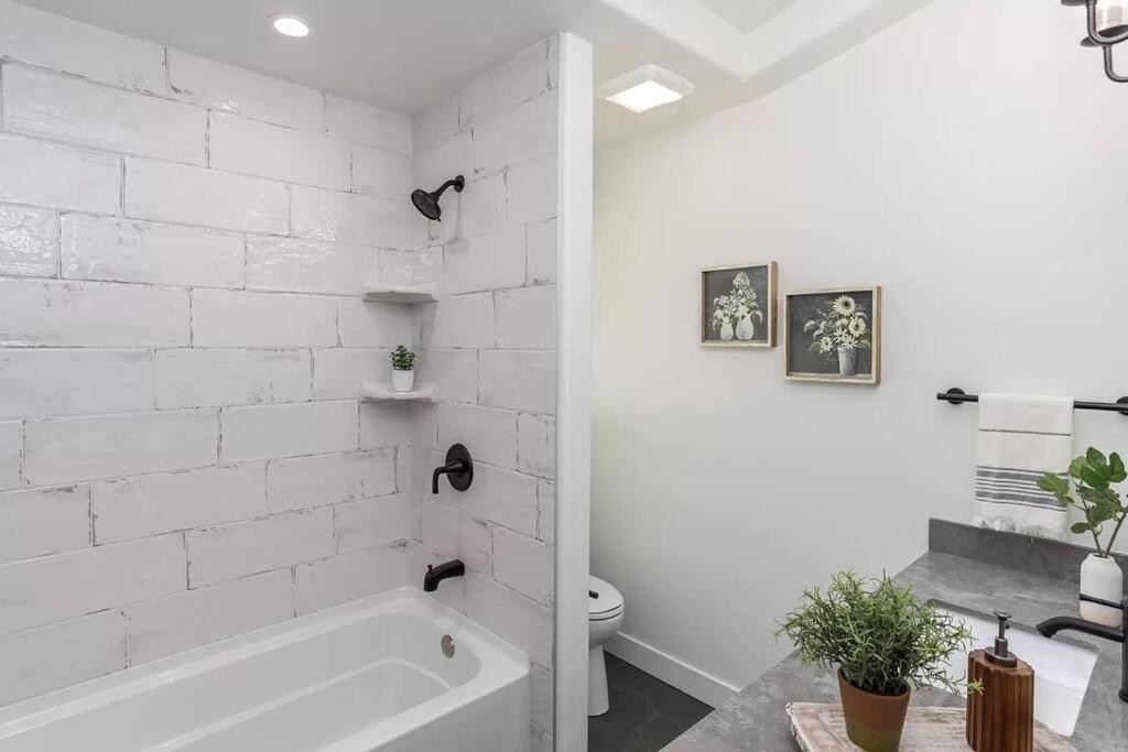 Lux Pool Oasis, 3BR,Chic Kitchen view 5