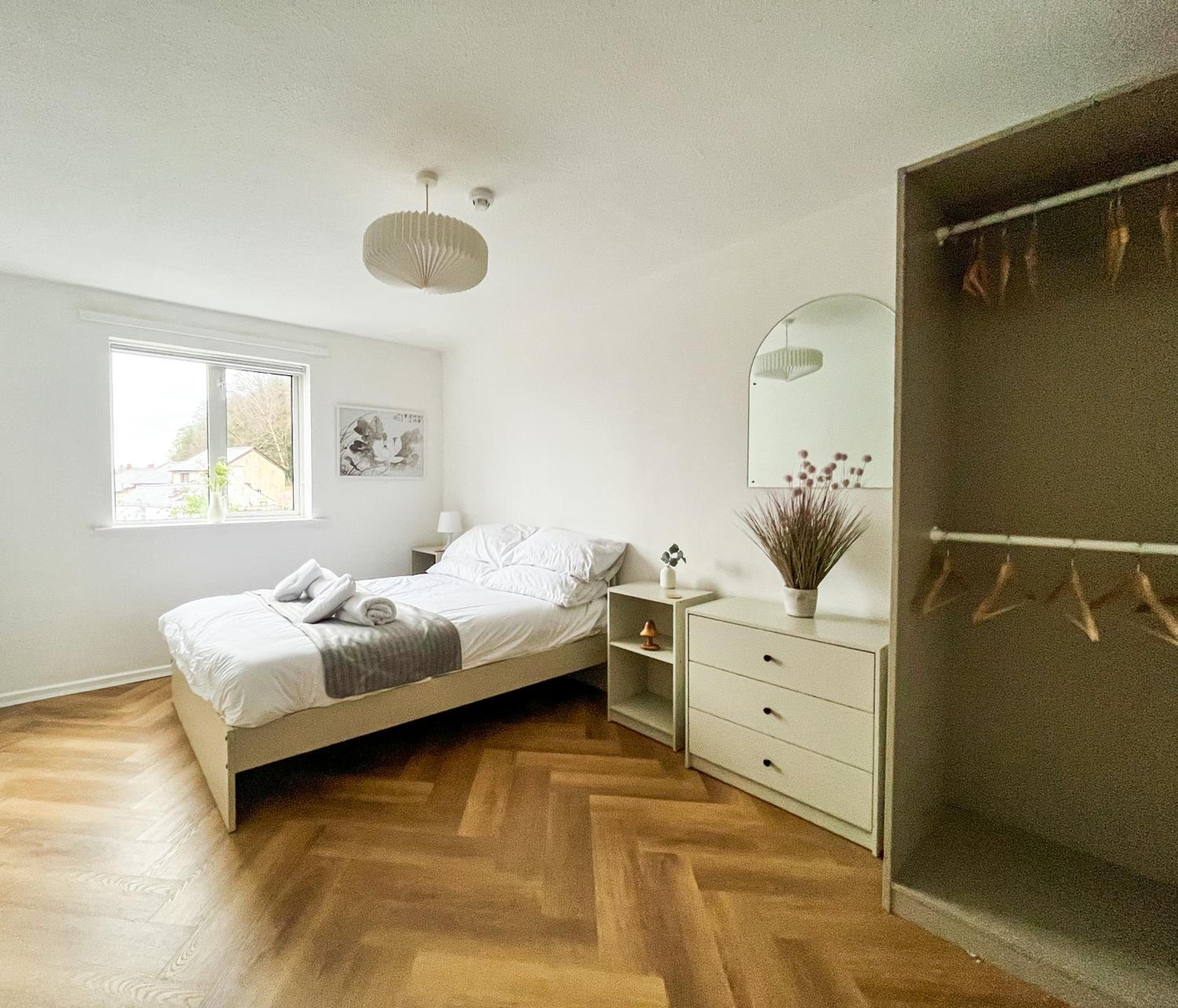 Stunning Central Flat w/ Parking