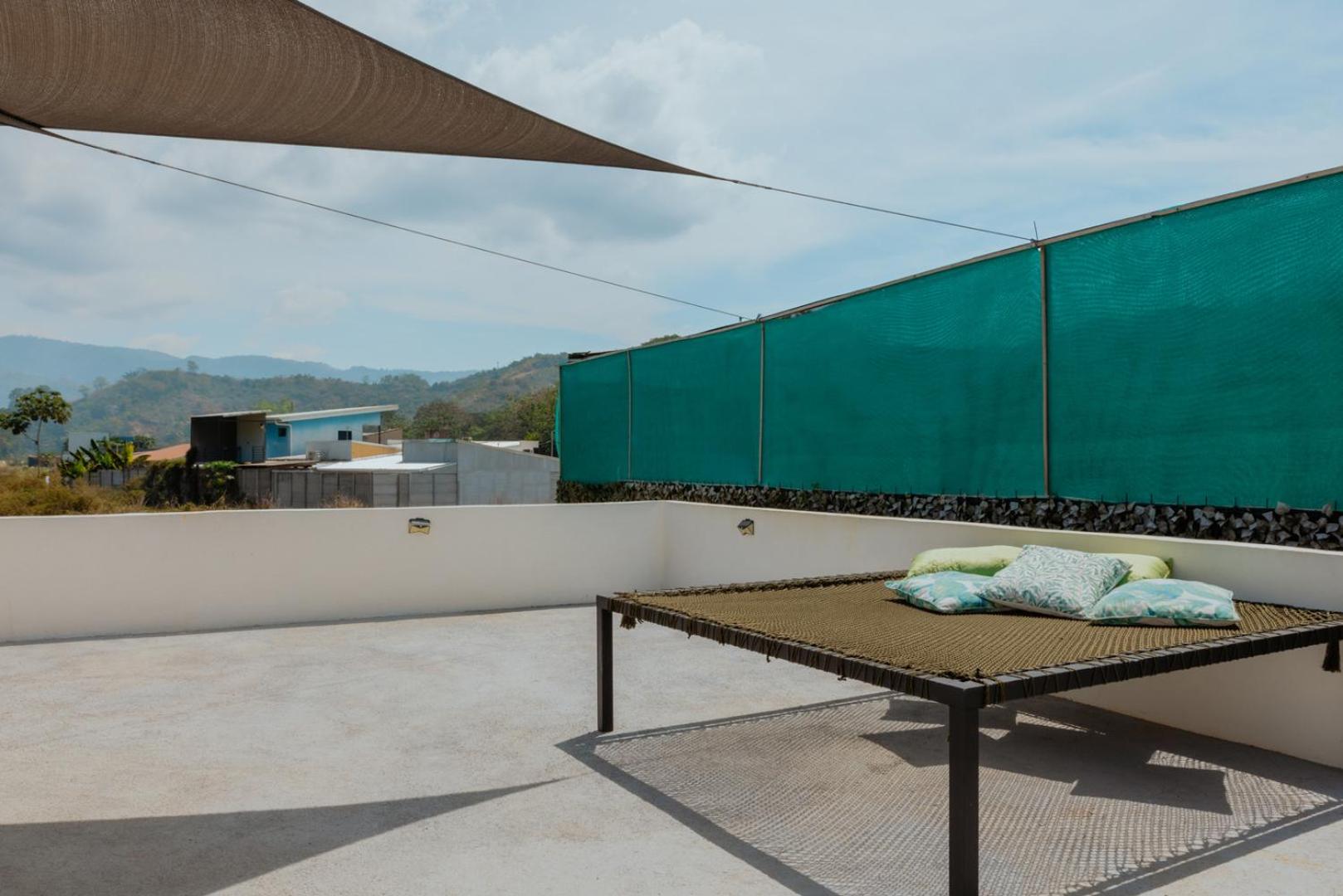 Private pool & rooftop patio Hot tub, AC, WI-FI