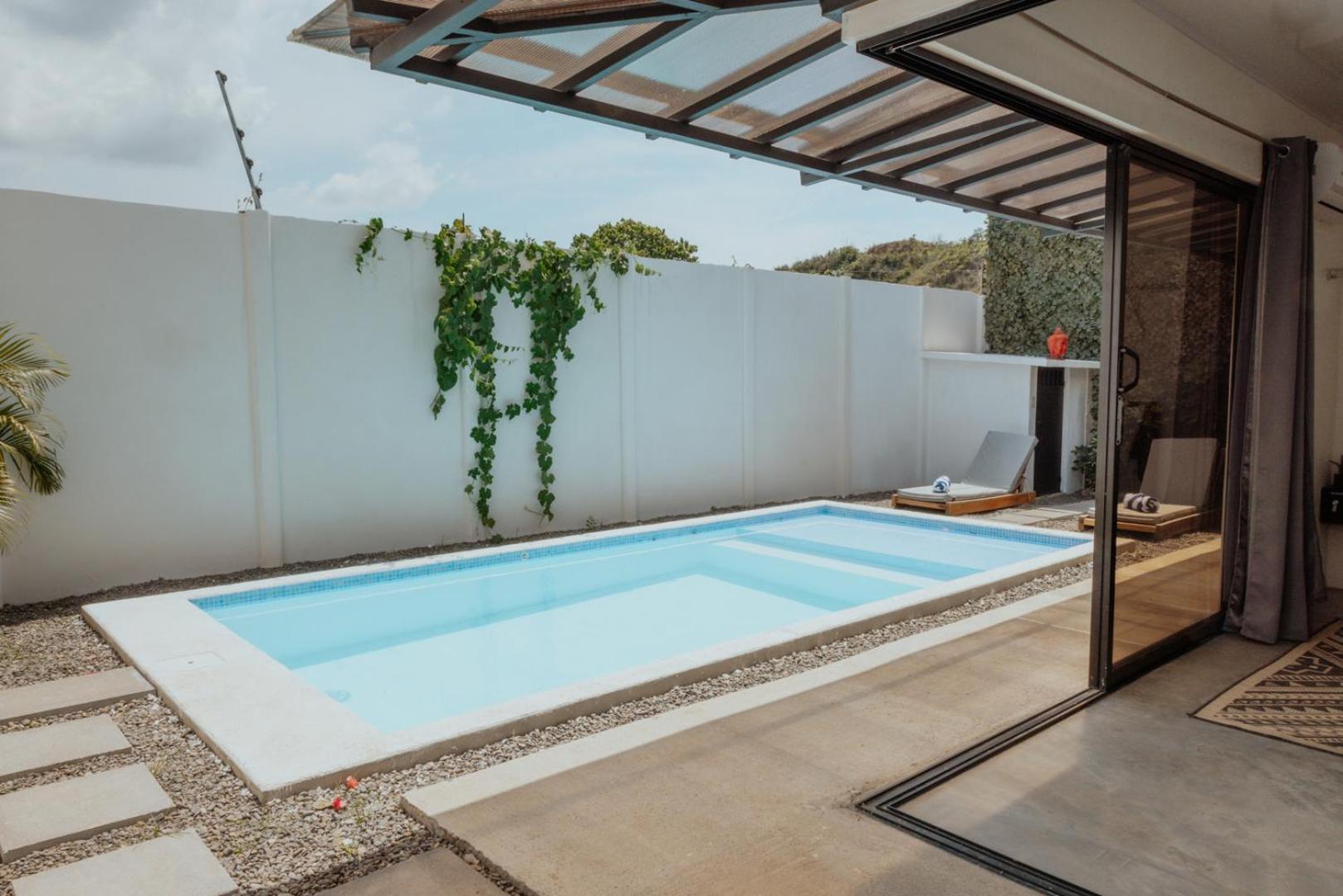Private pool & rooftop patio Hot tub, AC, WI-FI