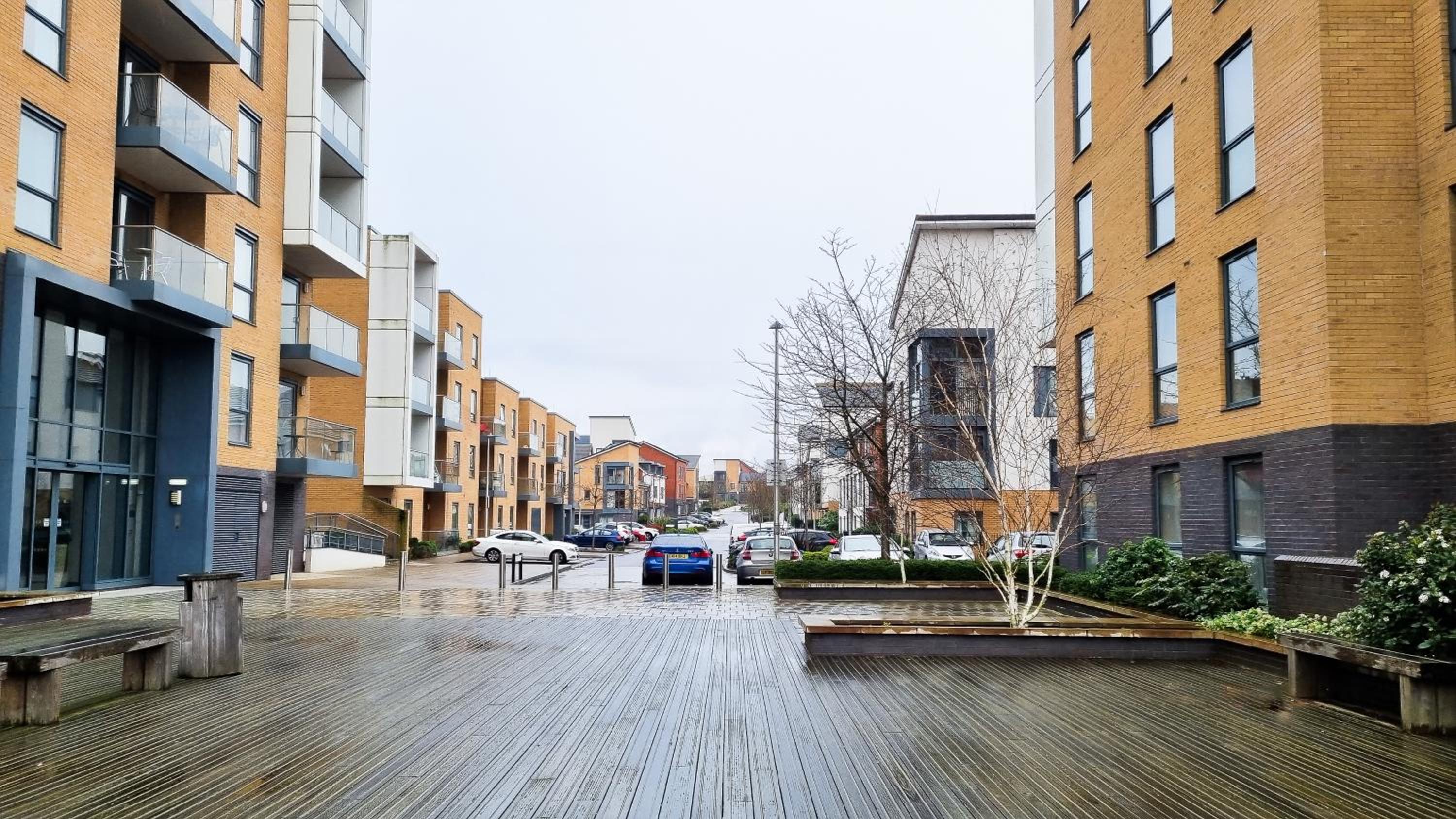 Spacious 2BR 2BA Ground Floor Apartment in RG2 - Ideal for Contractors & Business Stays, FREE Parking & Sleeps Up To 7! view 4