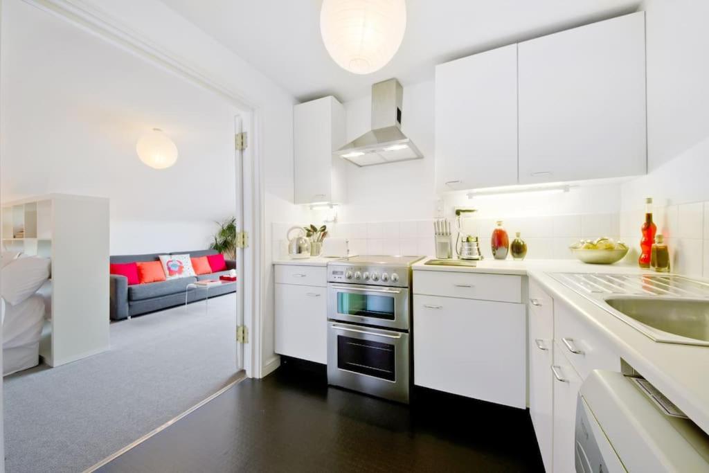 Zone 1! 2 bed duplex Apartment!