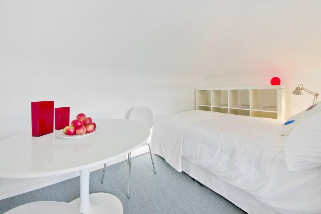 Zone 1! 2 bed duplex Apartment!