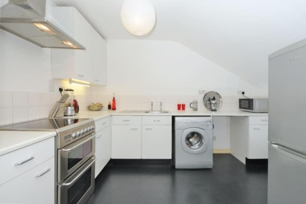 Zone 1! 2 bed duplex Apartment!