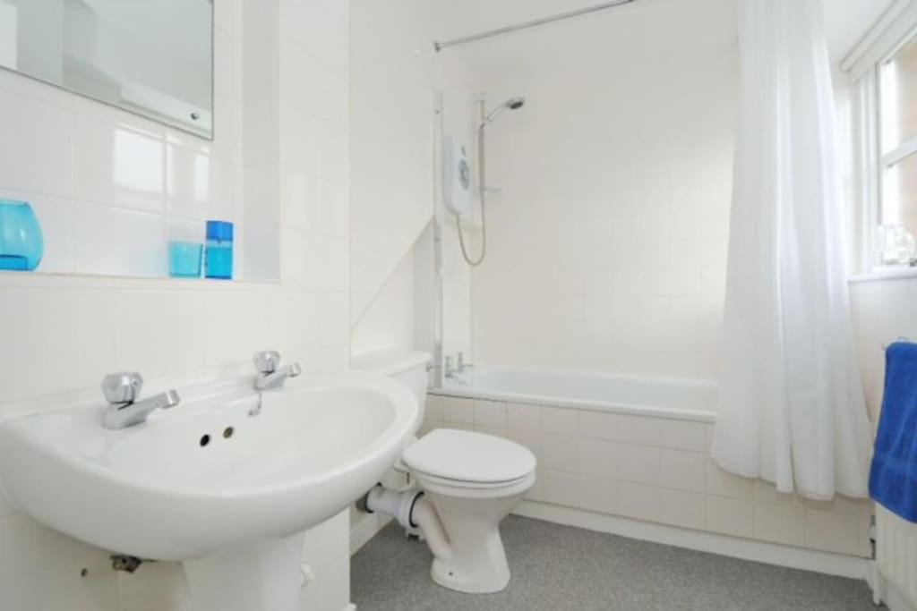 Zone 1! 2 bed duplex Apartment!