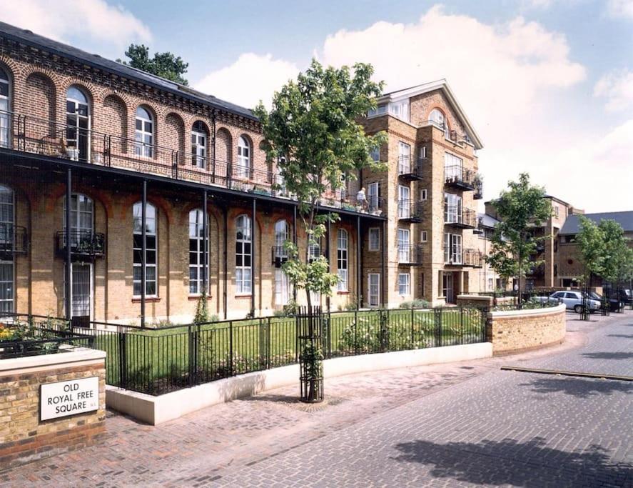 Zone 1! 2 bed duplex Apartment!