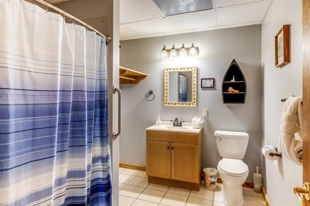 Large Private Douglas Lake Lodge- 8 bedrooms and 6 bathrooms on 12 acres with a dock -sleeps up to 35 view 5
