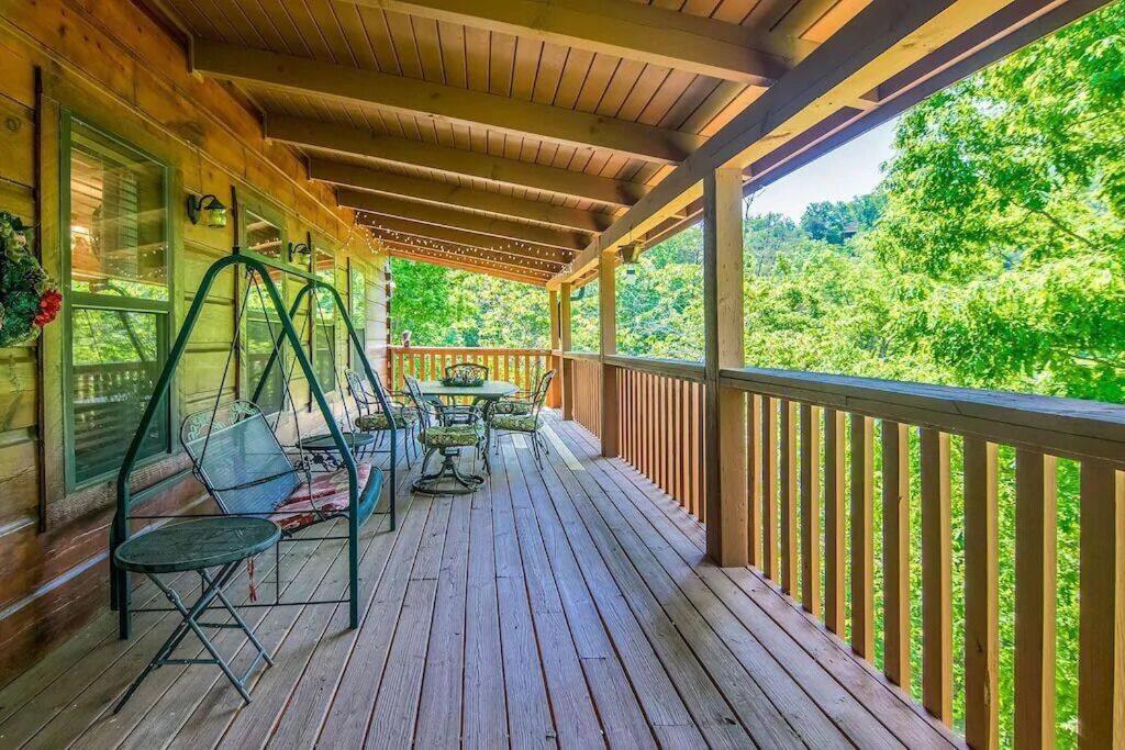 Large Private Douglas Lake Lodge- 8 bedrooms and 6 bathrooms on 12 acres with a dock -sleeps up to 35 view 4
