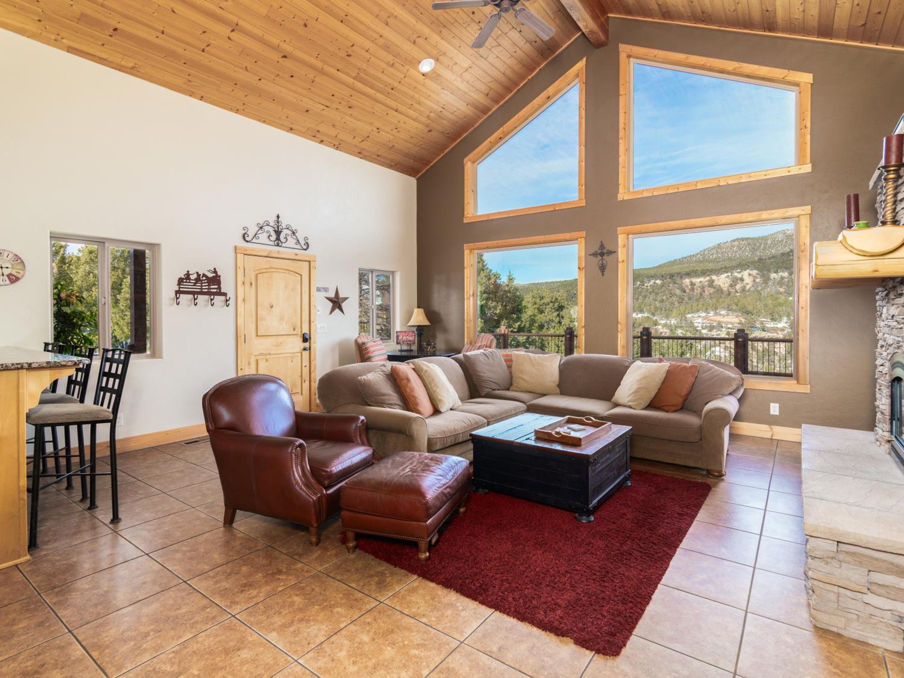 Escape to Tranquility: Amazing Cabin Near Zion view 3