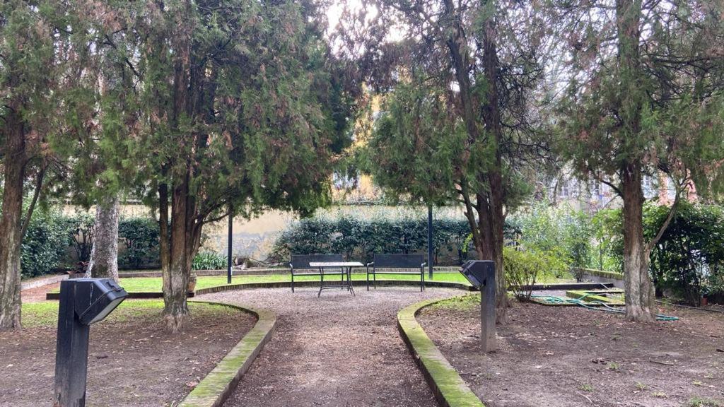 Carlo & Dany Piano Terra in centro con giardino view 2