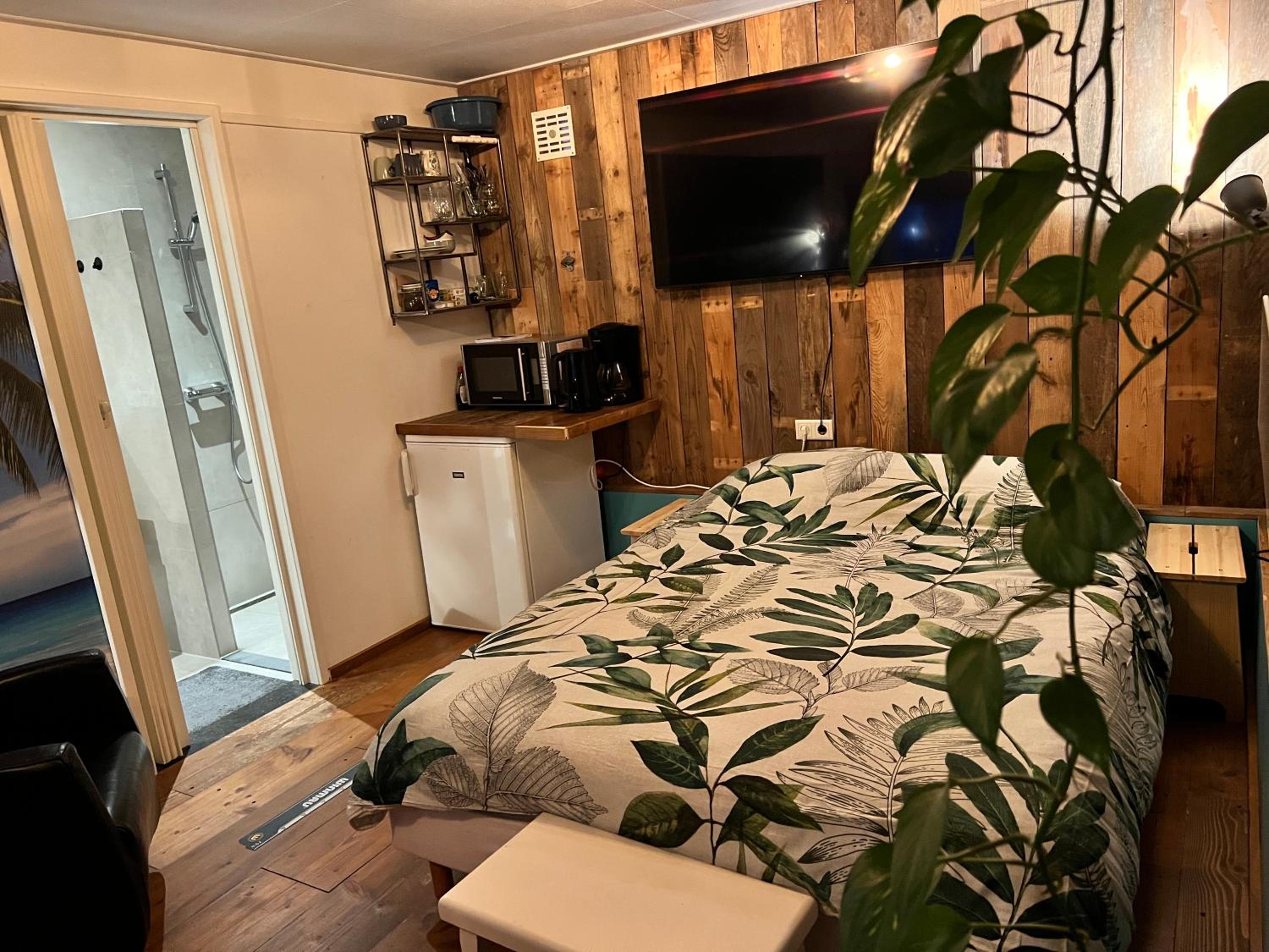 Beach House met badkamer, boxspring, airco & wellness view 2