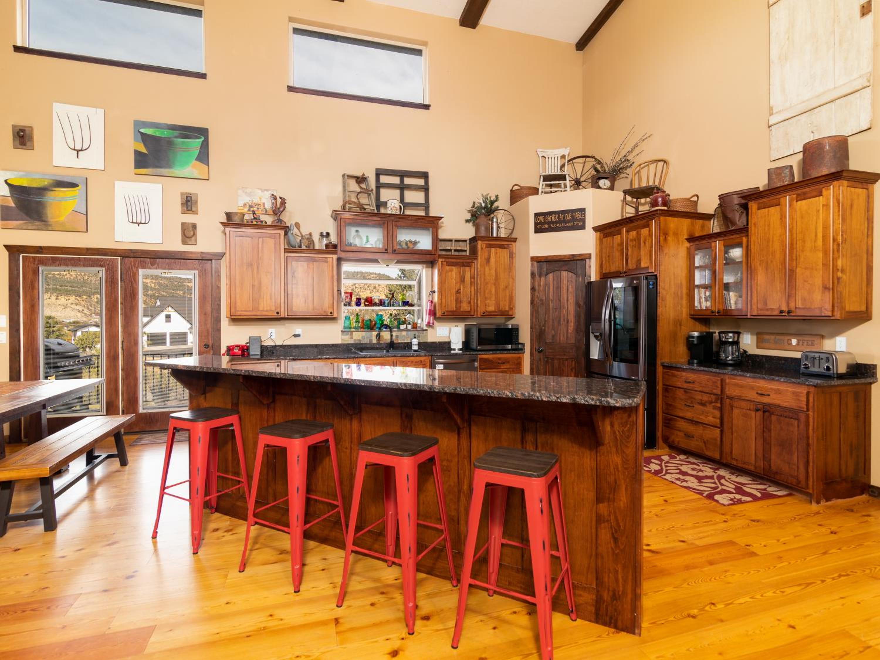 Red Hollow Ranch- Pet Friendly, Walking distance to Slot Canyon, Private view 4