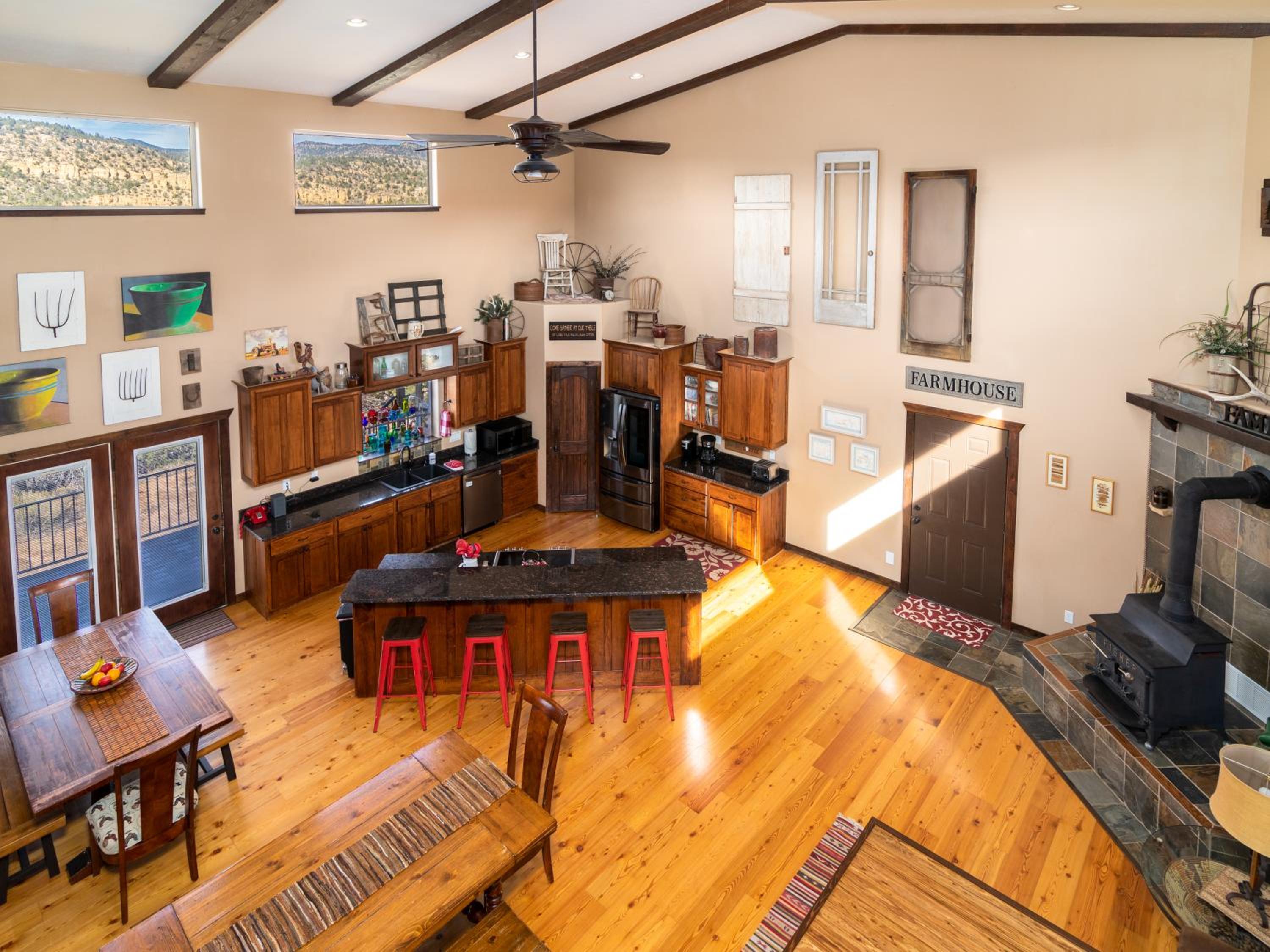 Red Hollow Ranch- Pet Friendly, Walking distance to Slot Canyon, Private view 3