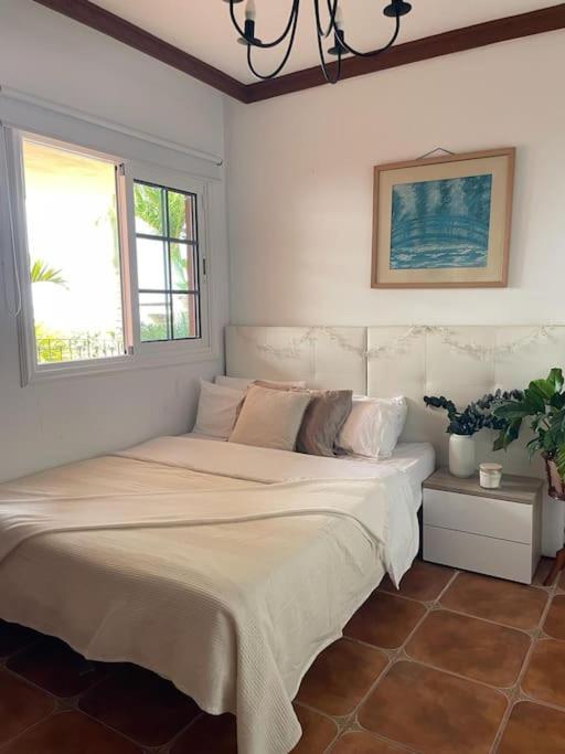 Maravilla Villa with Sea Views