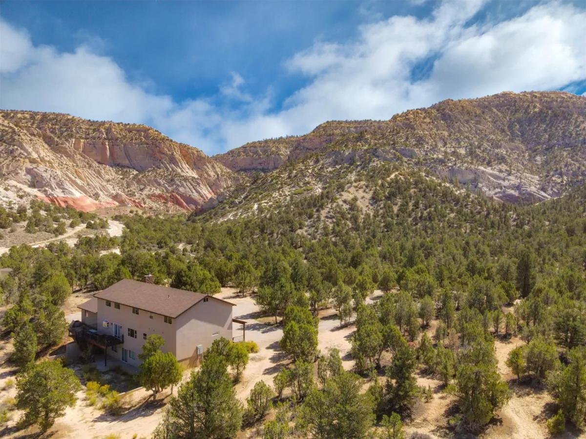 Red Hollow Ranch- Pet Friendly, Walking distance to Slot Canyon, Private - main view