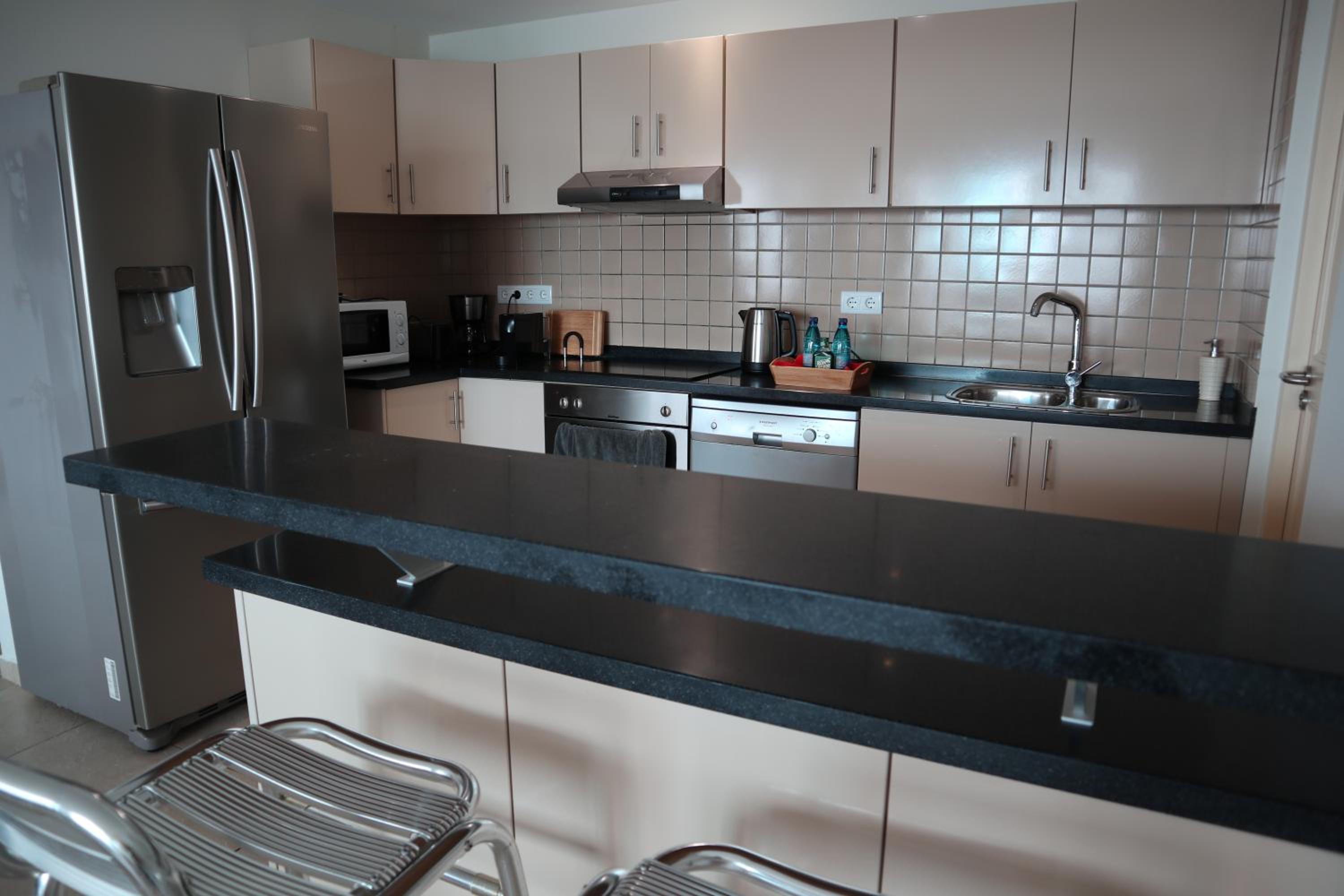 Beach front luxury living - 2 bedroom condo with sea view