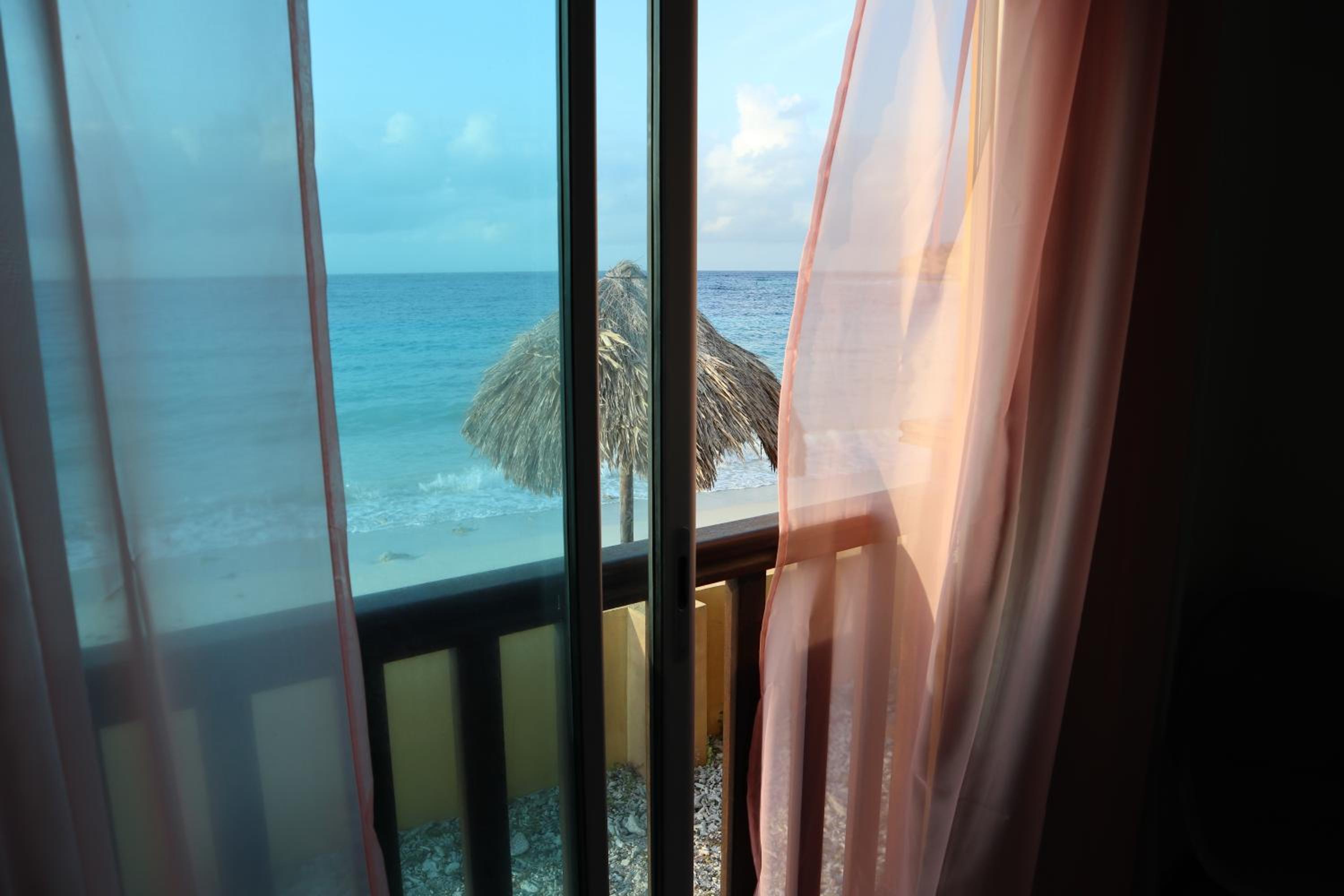 Beach front luxury living - 2 bedroom condo with sea view