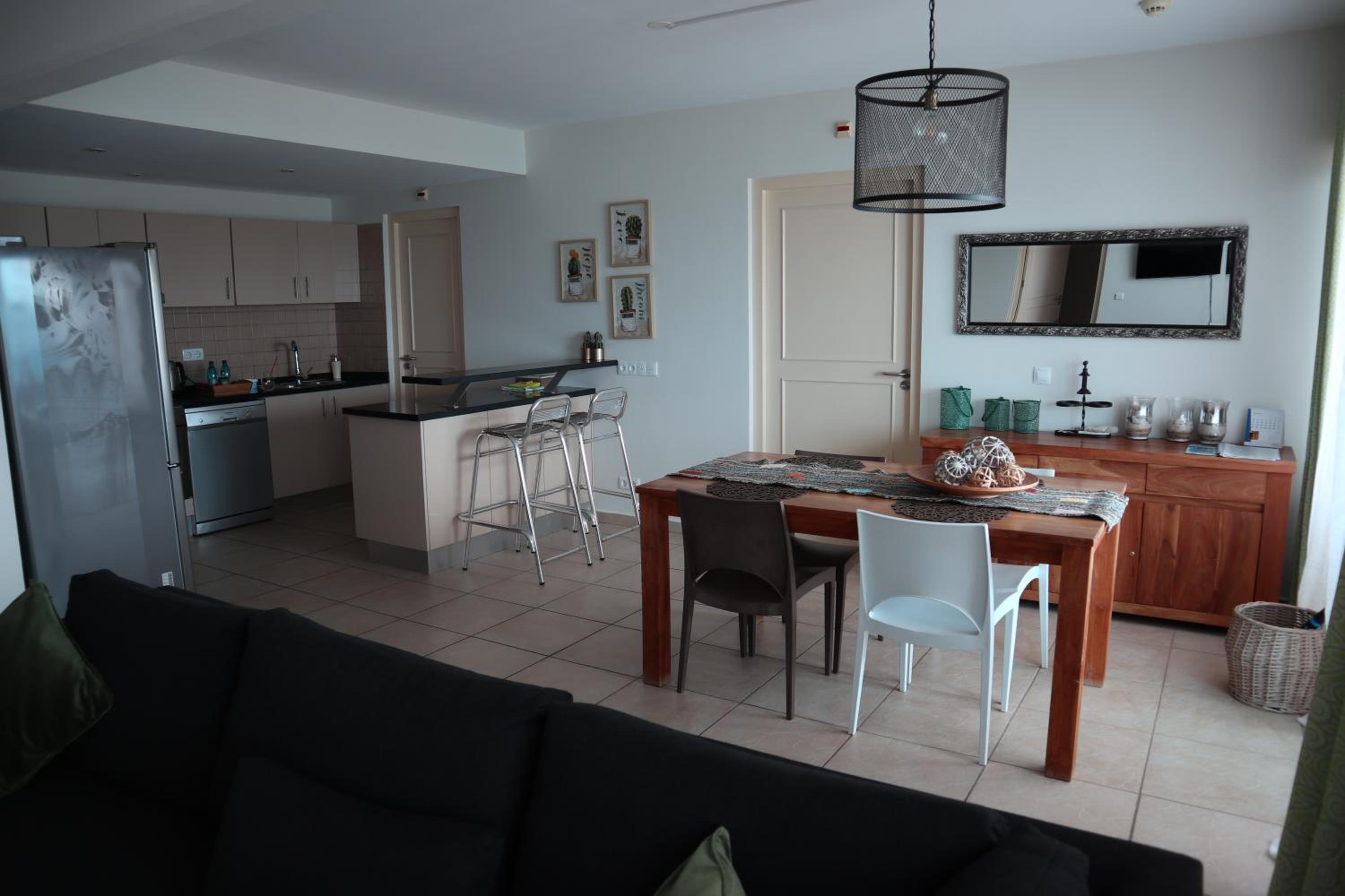 Beach front luxury living - 2 bedroom condo with sea view