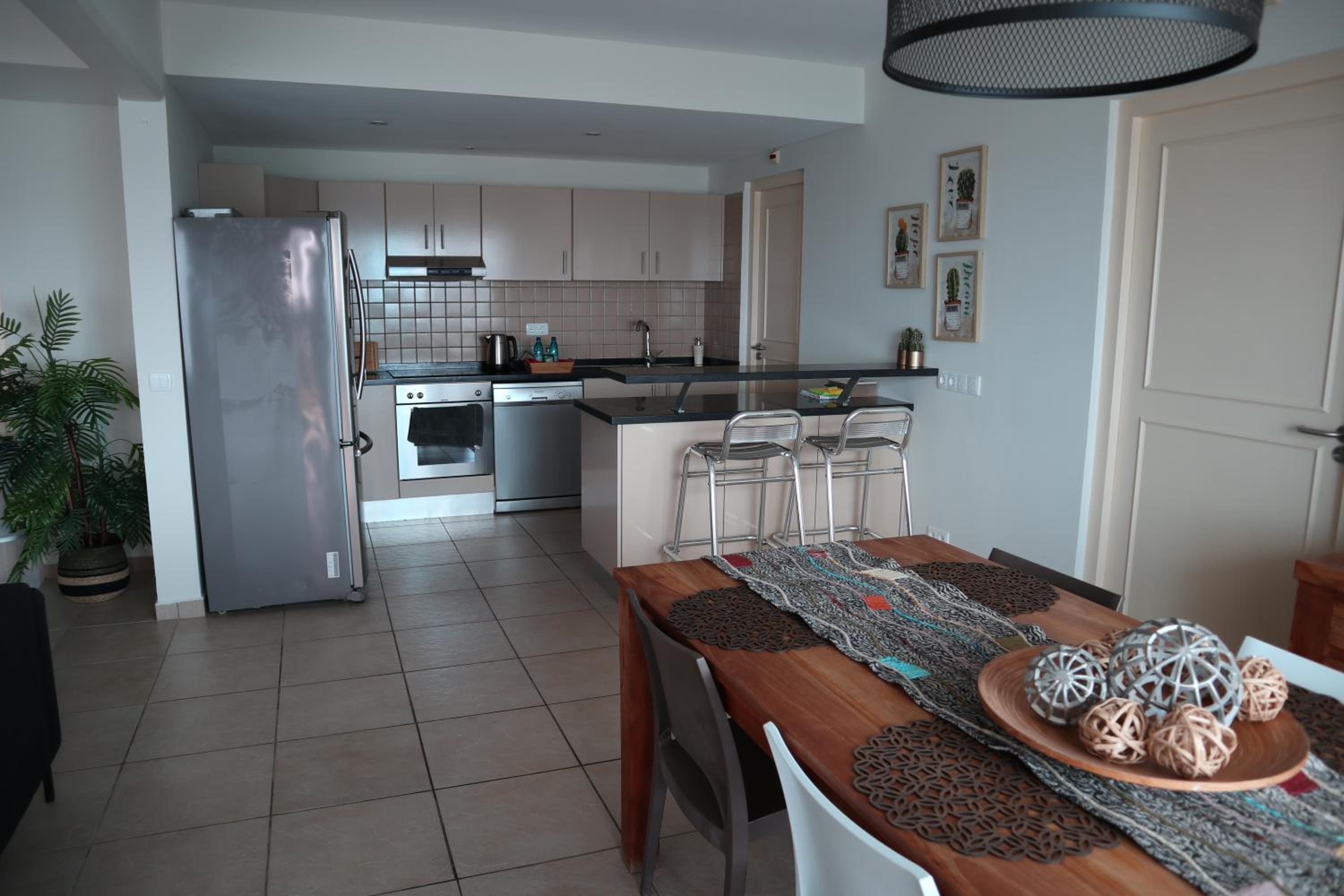 Beach front luxury living - 2 bedroom condo with sea view