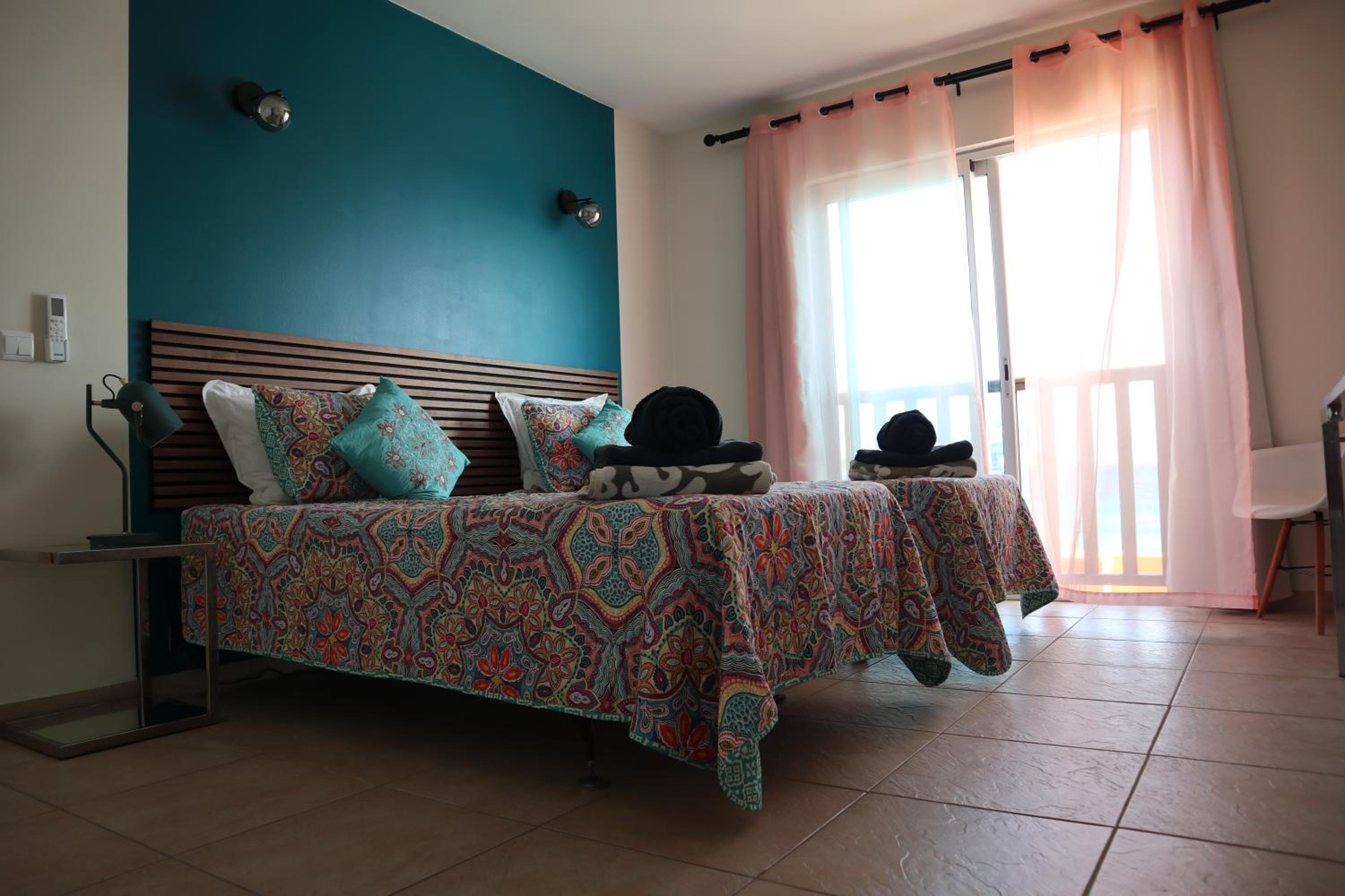 Beach front luxury living - 2 bedroom condo with sea view