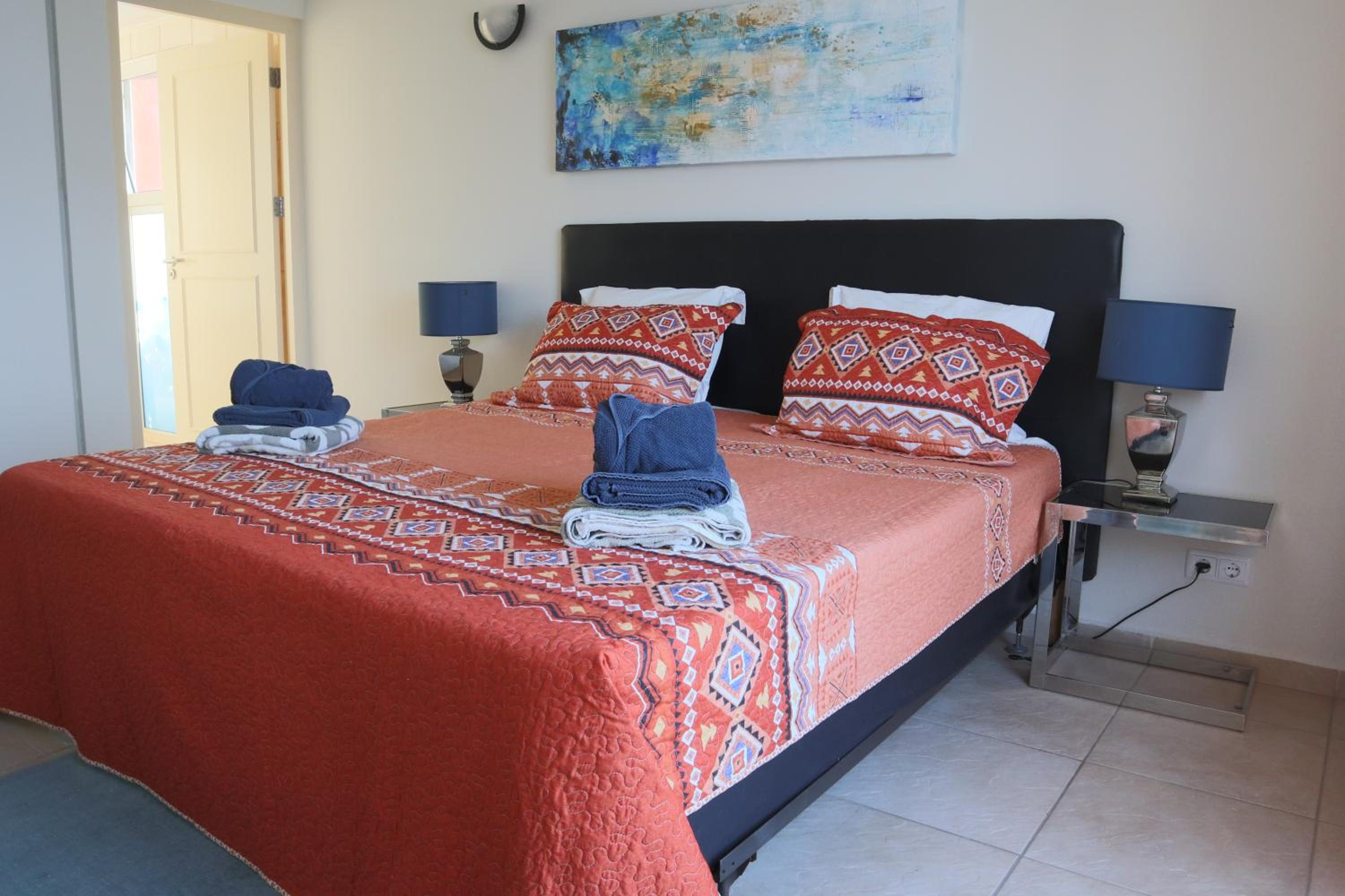 Beach front luxury living - 2 bedroom condo with sea view