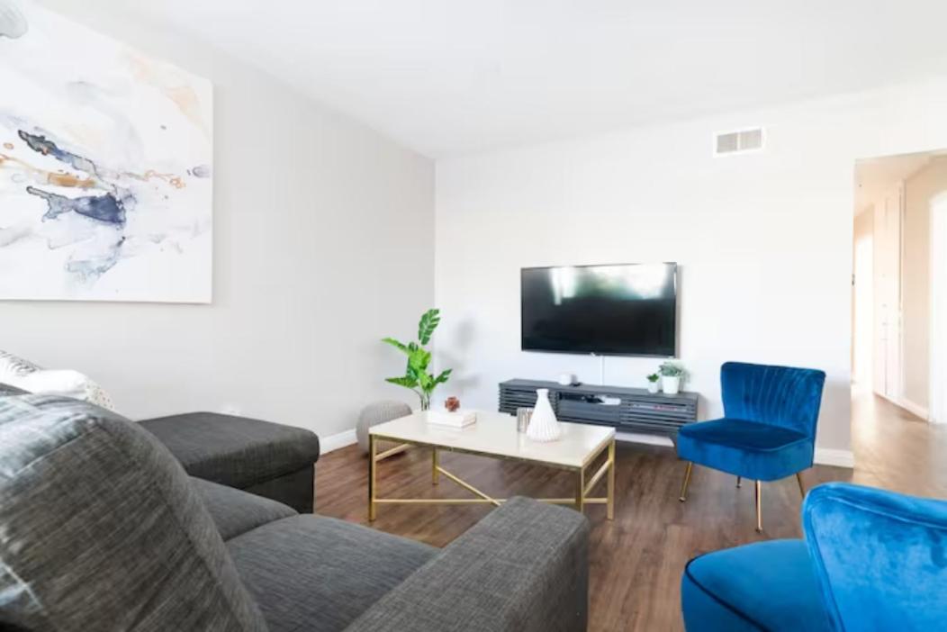 Spacious 3BR/2BA Near LAX and SoFi Stadium view 4