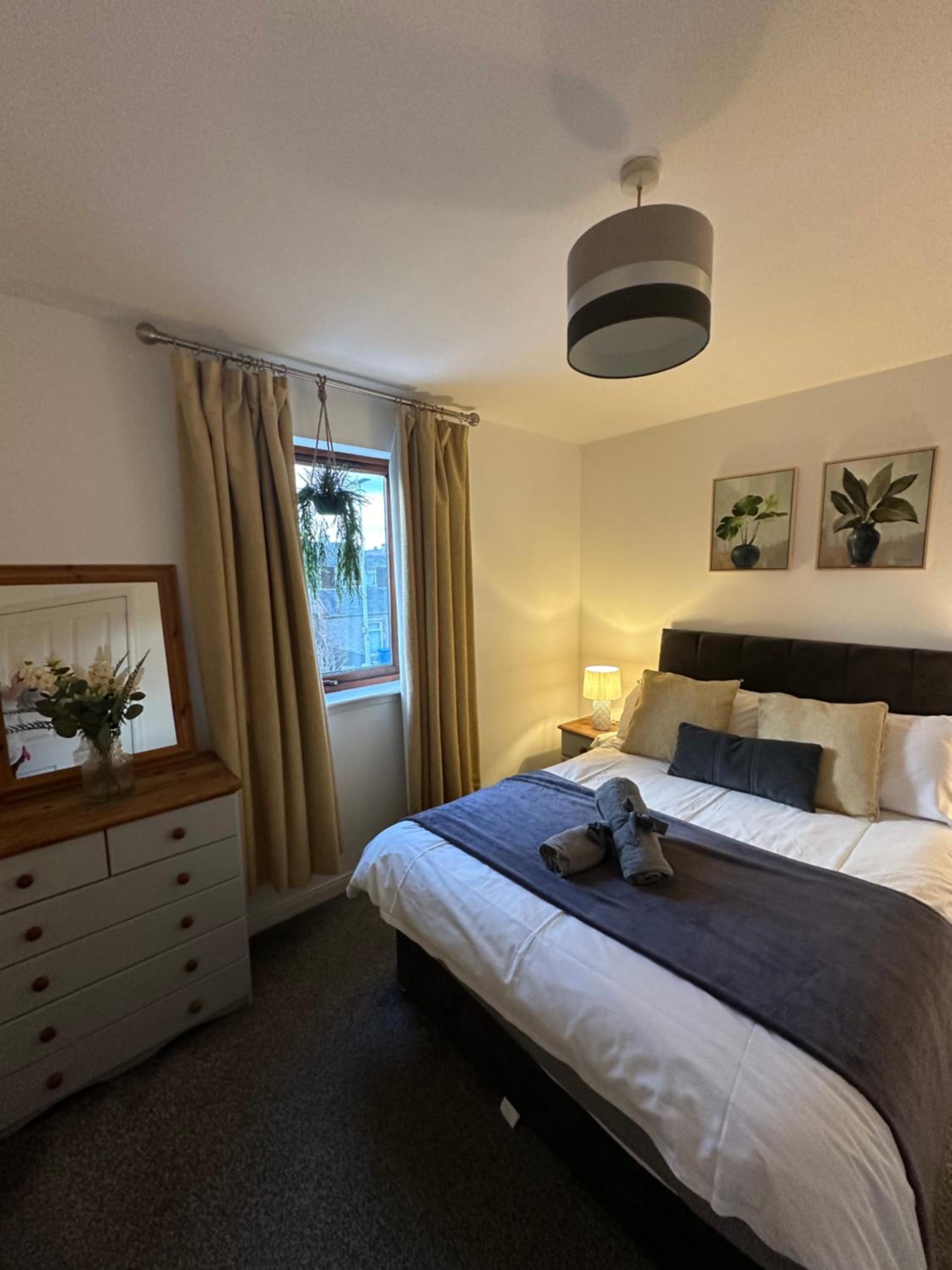 Lovely modern 2 bedrom unit close to city center view 4