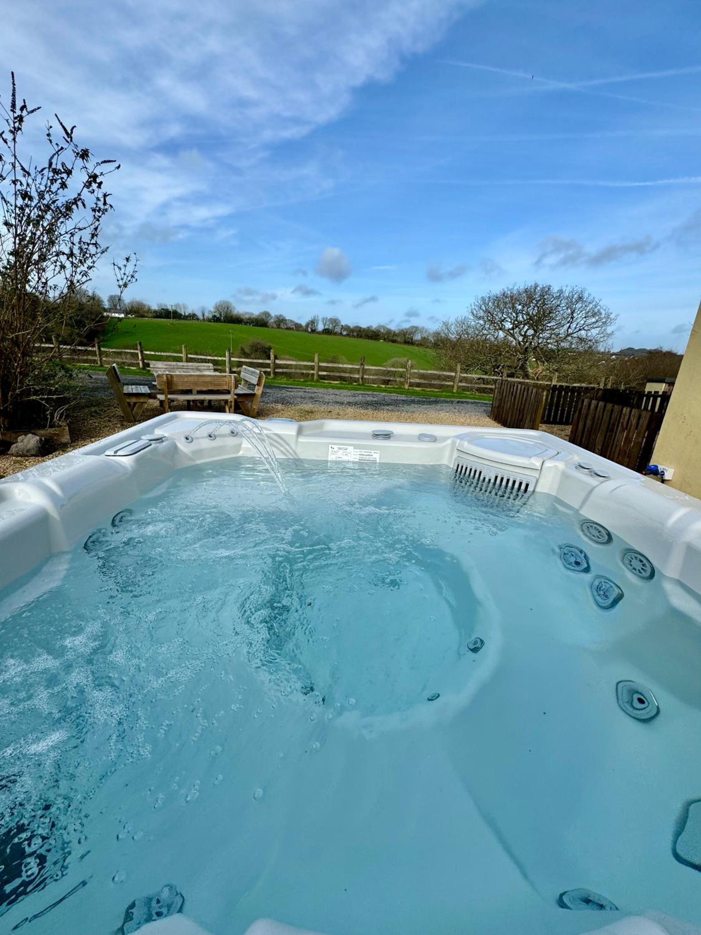 Meadowsweet Cottage Jacuzzi Edition view 5