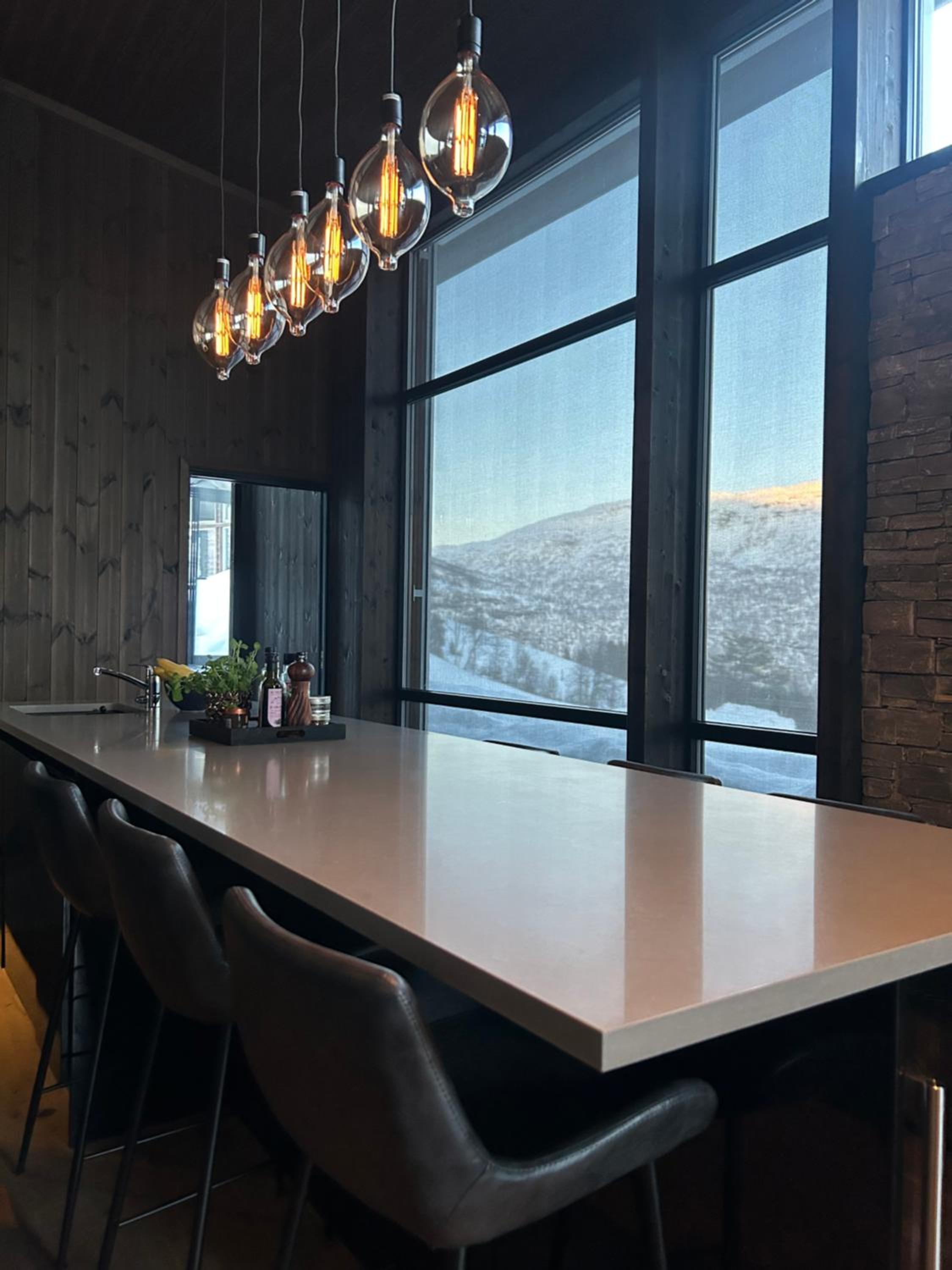 Pow Panorama - High standard Mountain home view 4