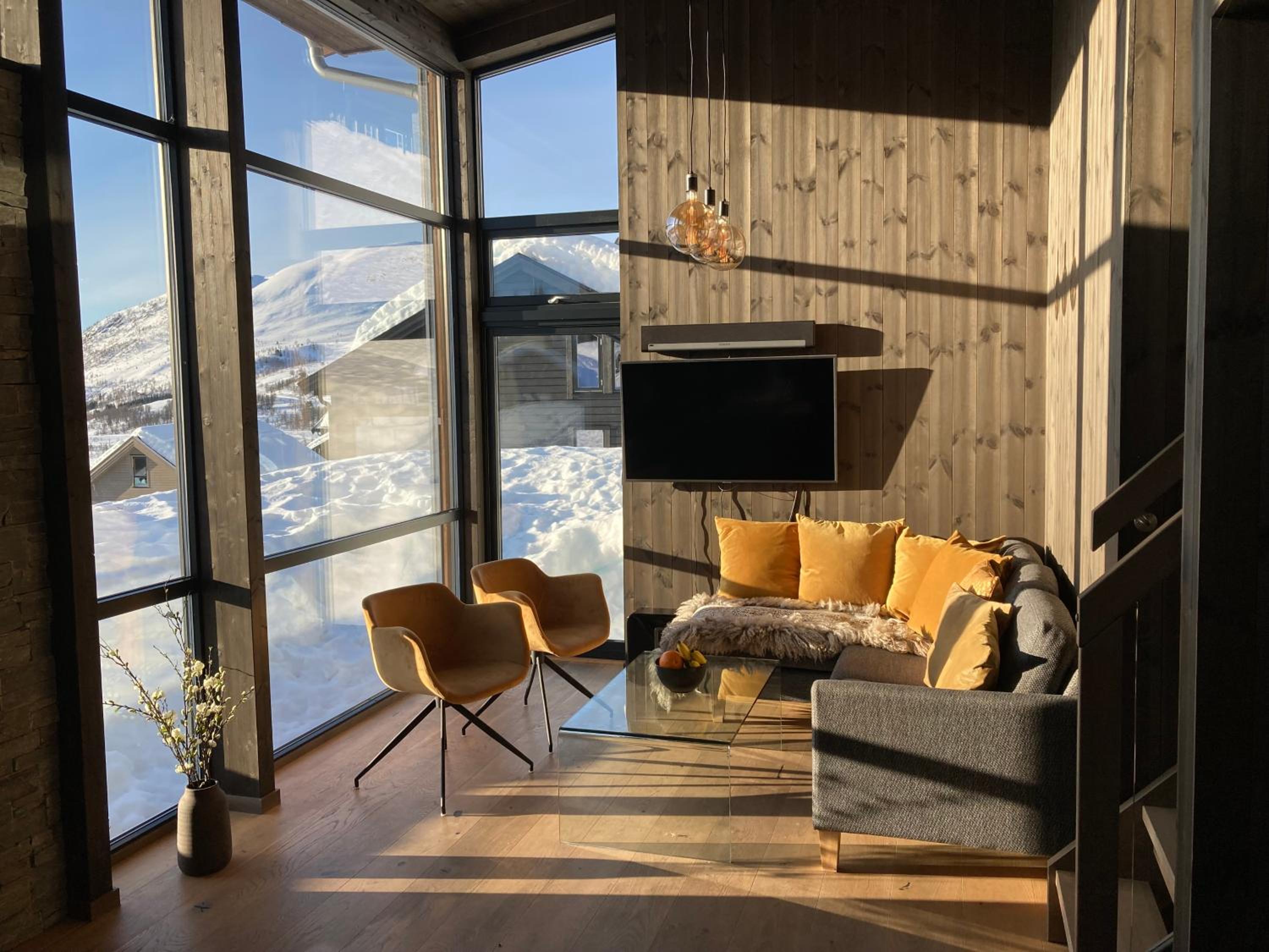 Pow Panorama - High standard Mountain home view 2