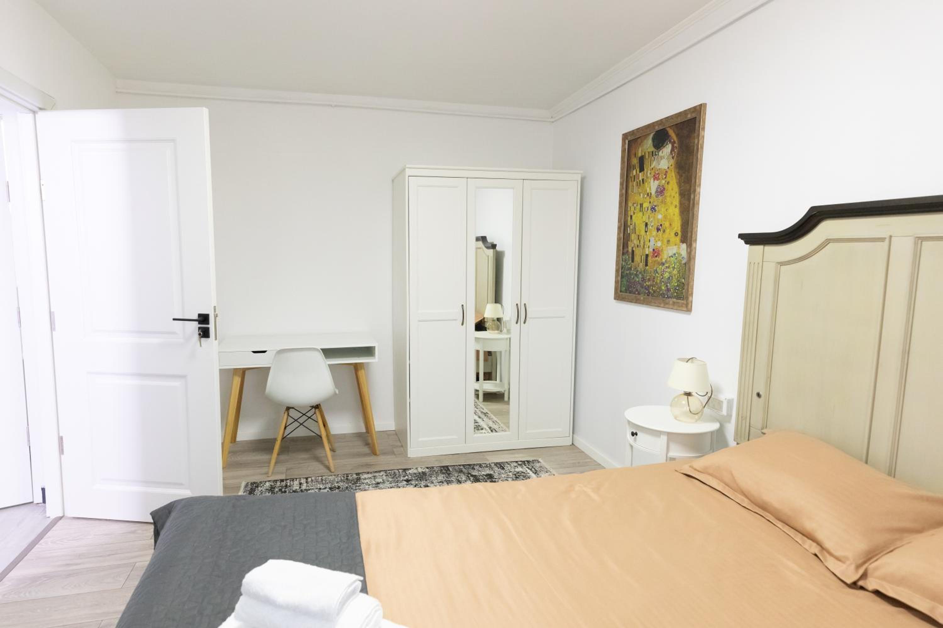Nest Aparthotel