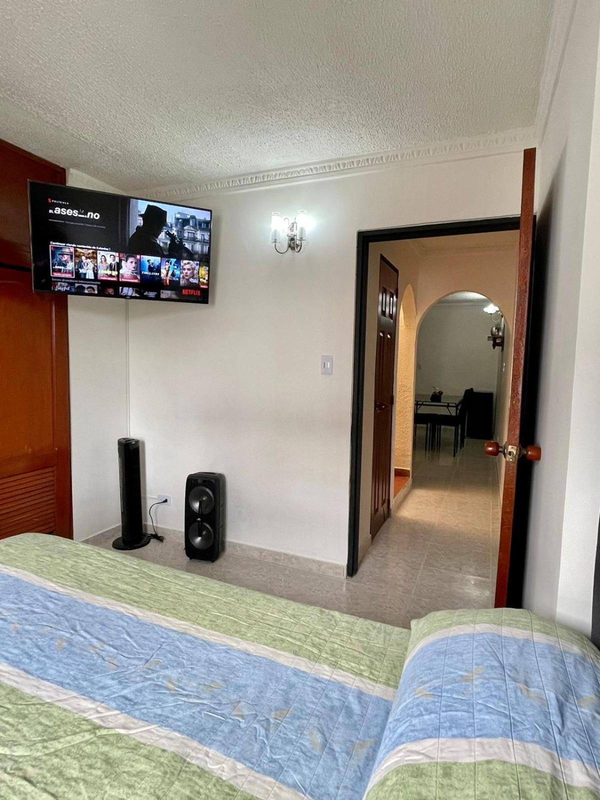 Apartamento para máximo 3 personas, habitación privada con cama doble , dos sofá cama, comodo, bonito, central, bien ubicado, en el centro de palmira