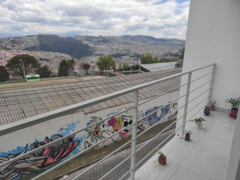 Quito Retreat, Fast WiFi, Parking near Old Town view 2