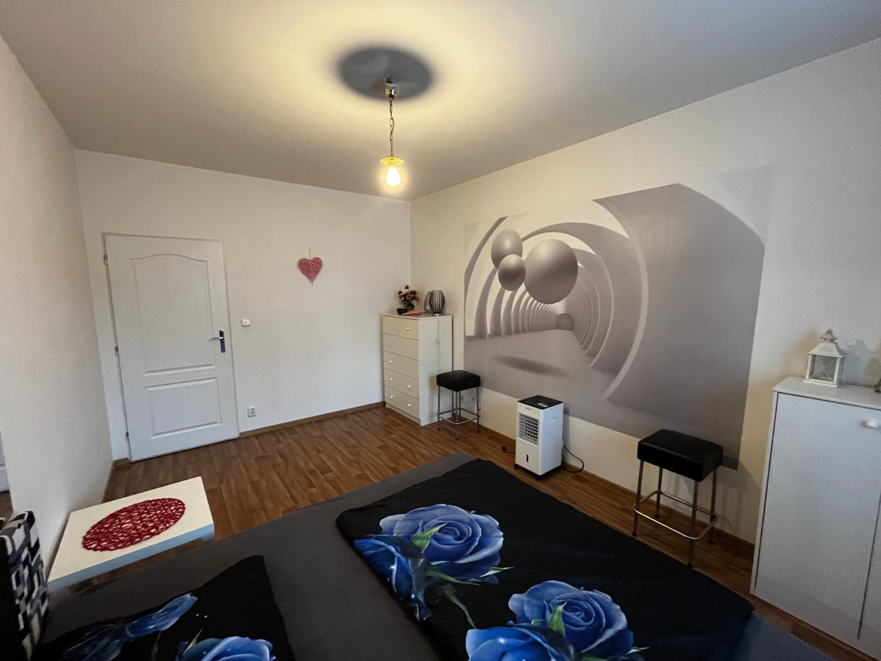 MONFas APARTMENT GARDEN CITY