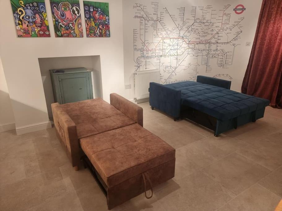 Entire Ground Floor Flat, Free Off-Street Parking and Large Garden