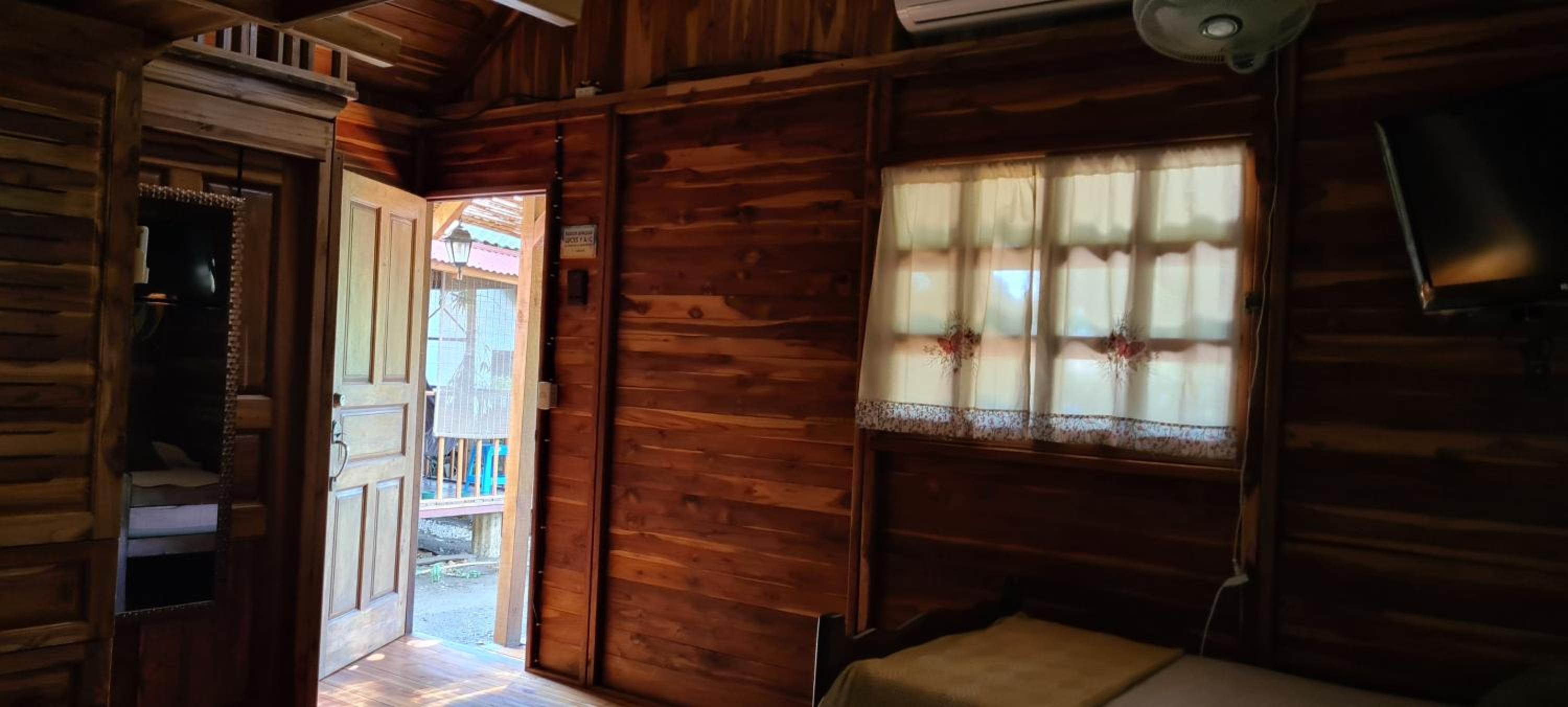Congos Hostal y Camping