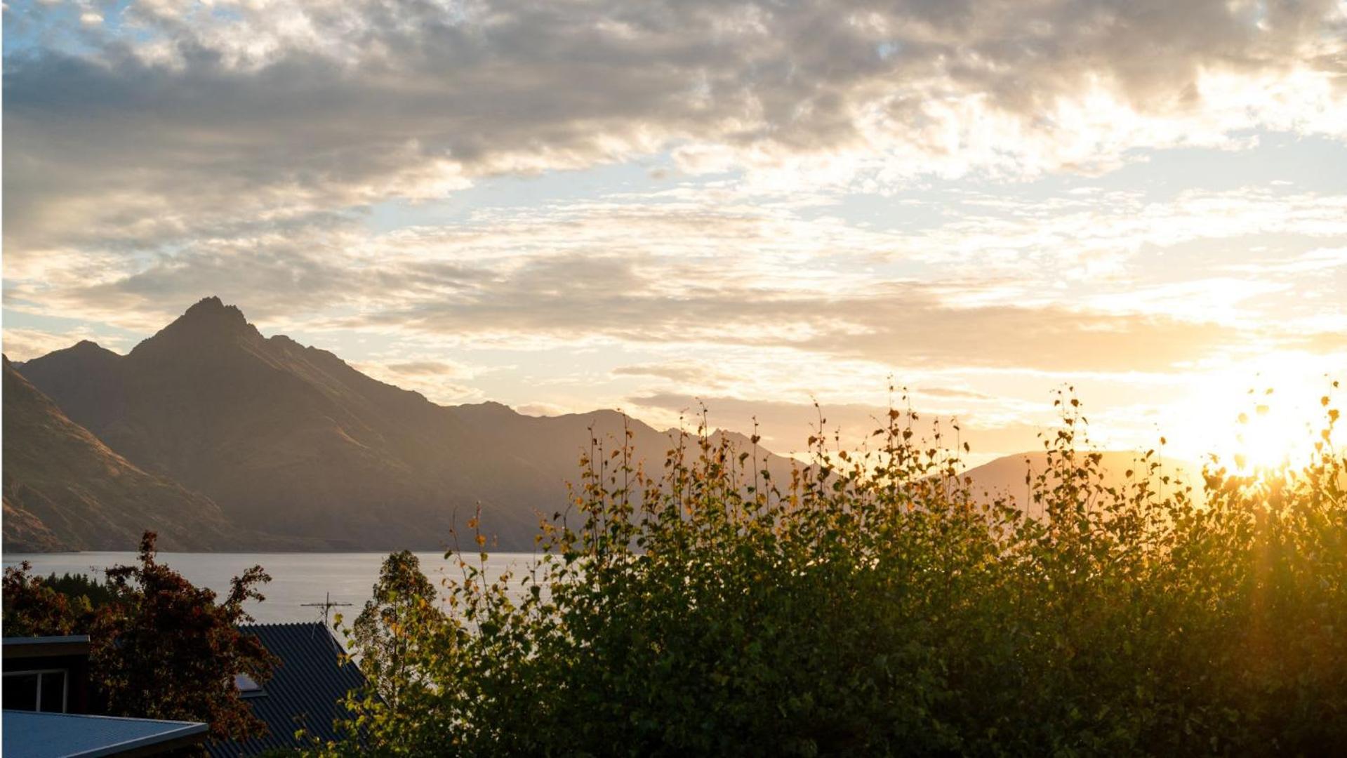 Villa Tuke- Free Parking- Fire Place view 4