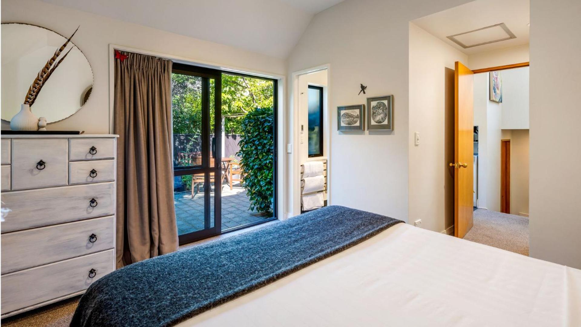 Villa Tuke- Free Parking- Fire Place view 2
