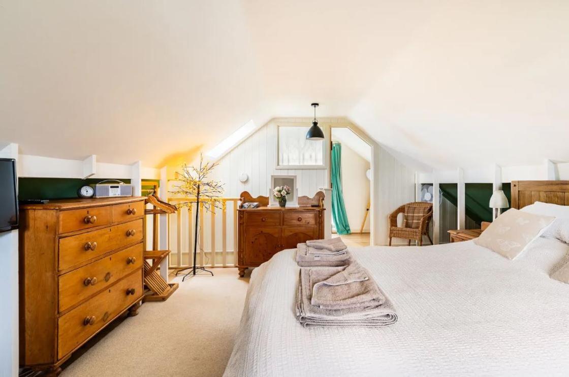 Peaceful country cottage in a rural location near Norfolk Broads 2 double bedroom view 4