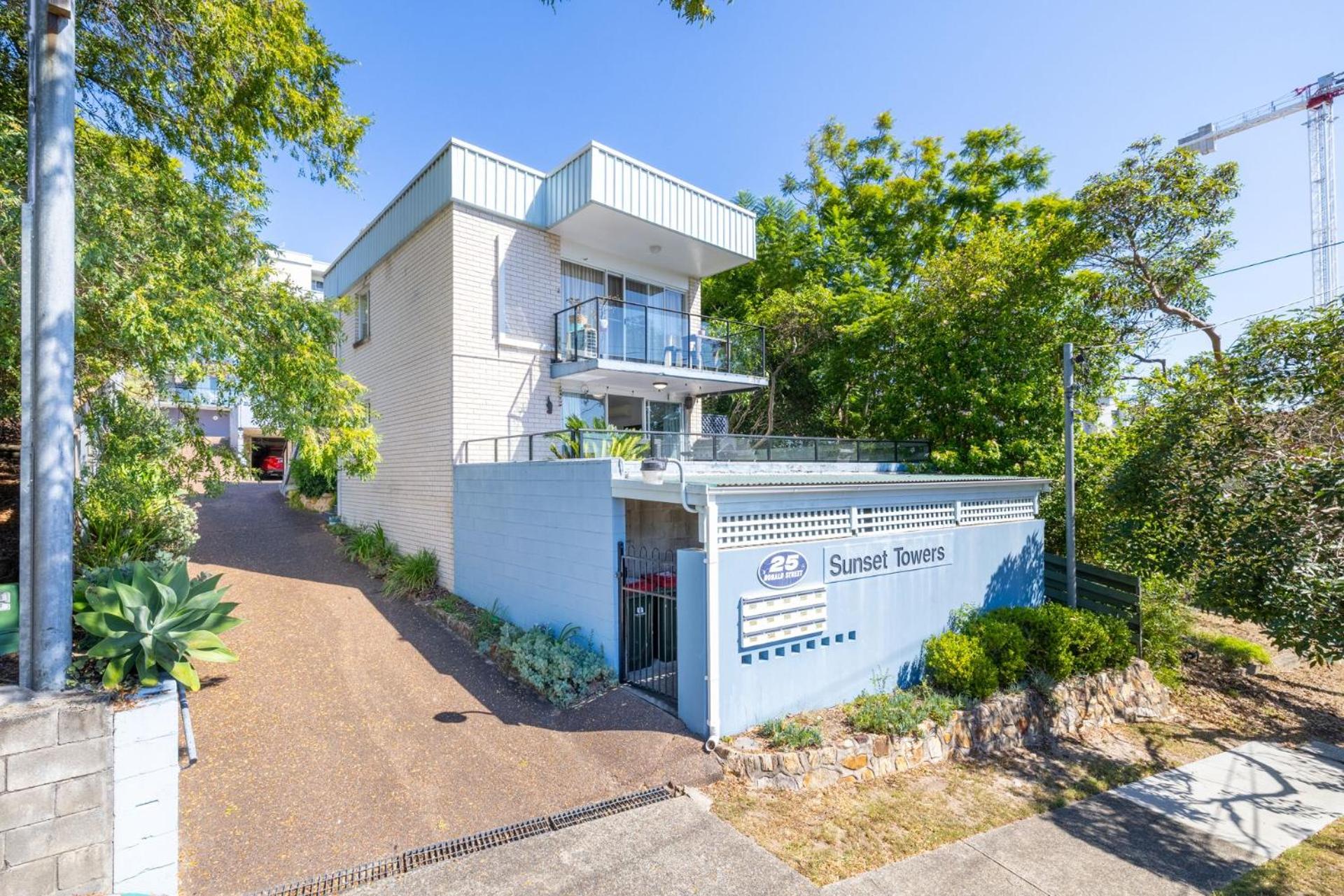 Sunset Towers, 1-25 Donald St- in the heart of town with Wi-Fi and Air Con