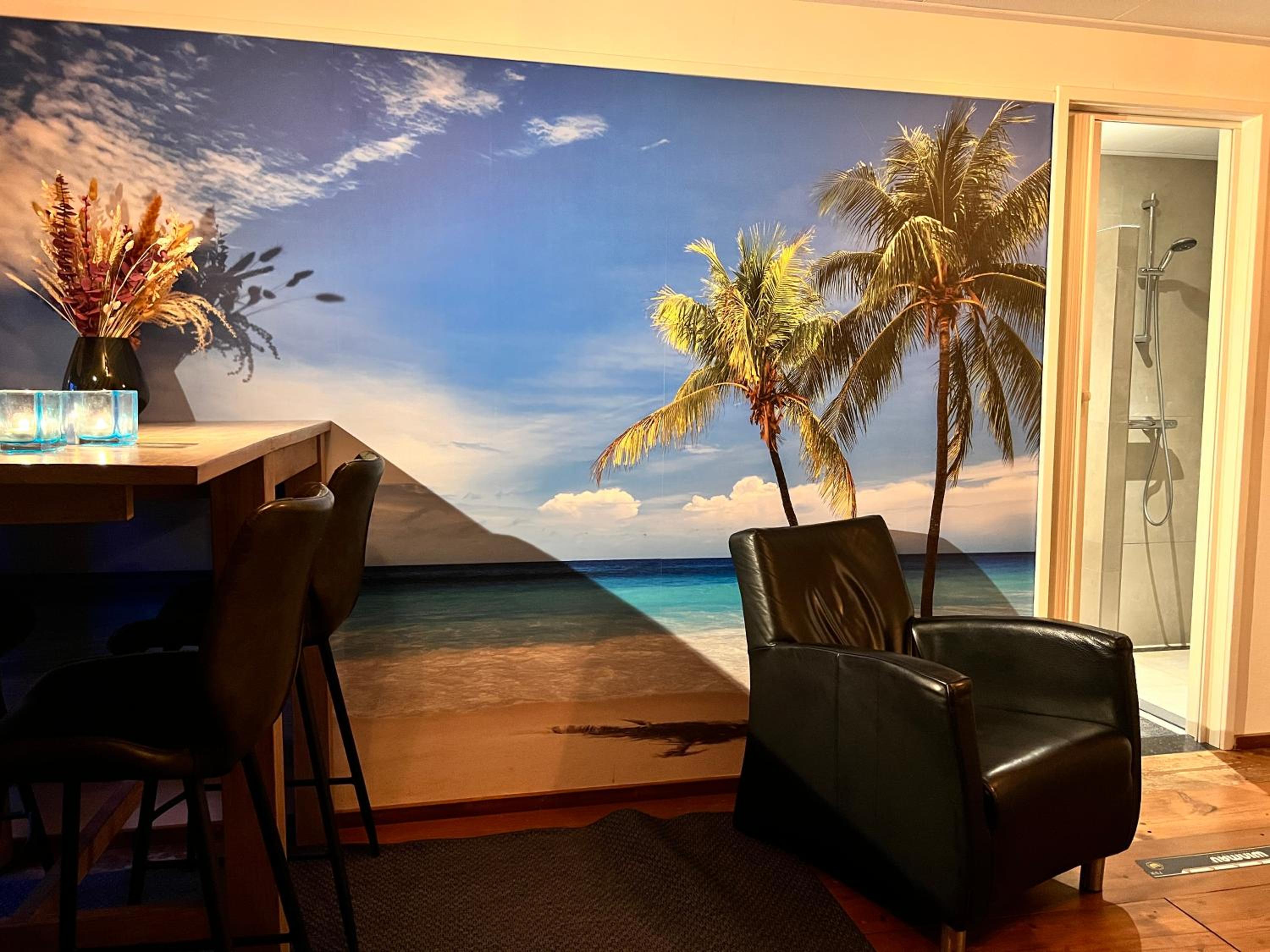 Beach House met badkamer, boxspring, airco & wellness view 3