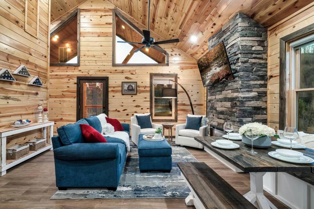 Cozy Family Cabin w/ Hot Tub in Sevierville view 3