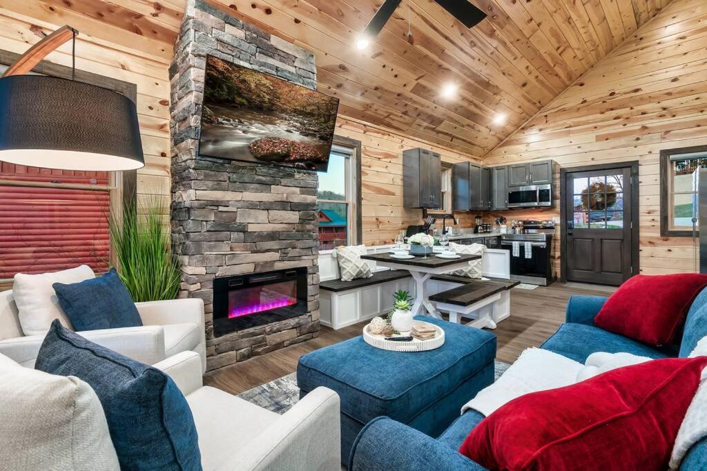 Cozy Family Cabin w/ Hot Tub in Sevierville view 5