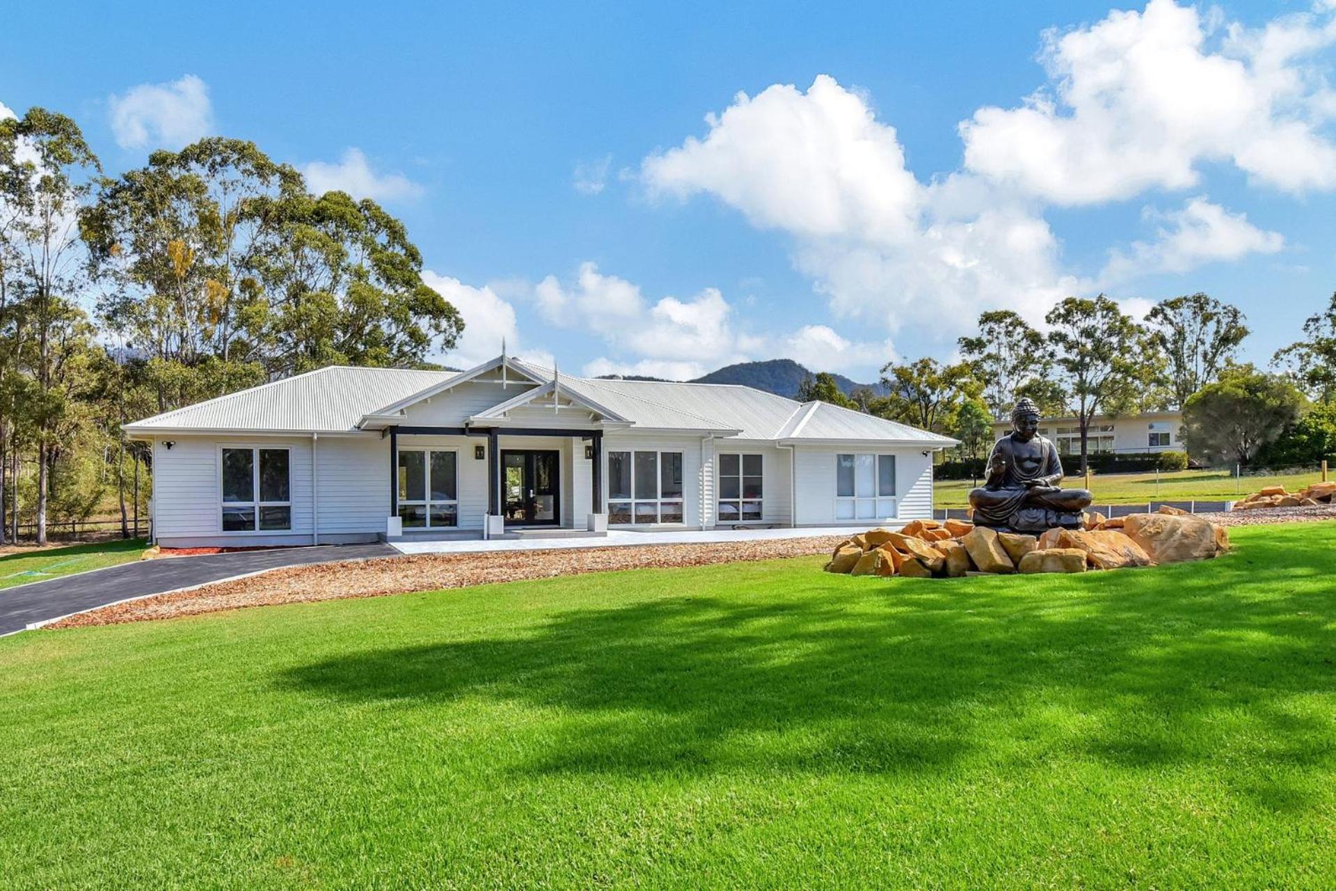 Tranquil Vista Luxury Estate - Your Ultimate Weekend Haven