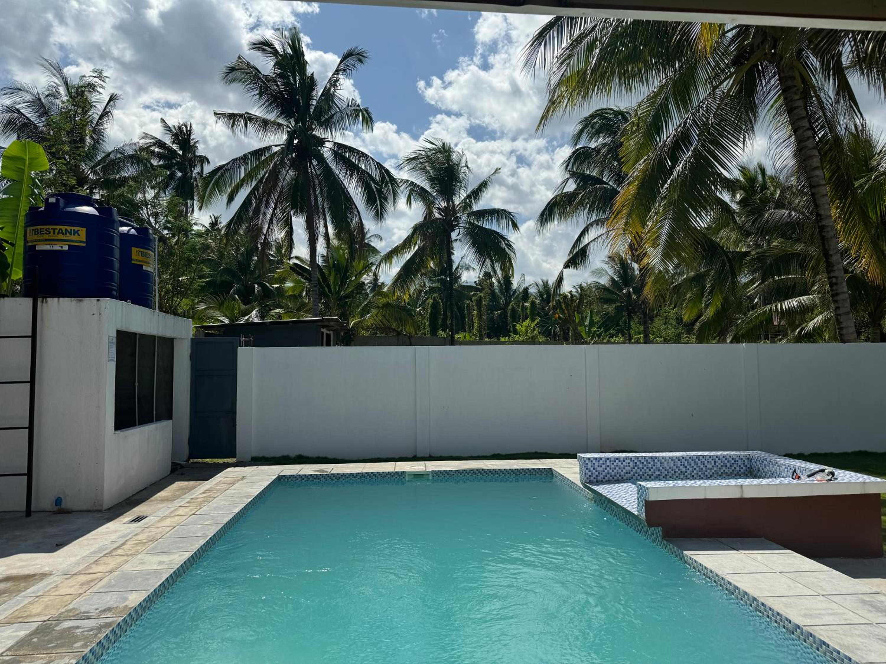 Valencia Pool studio