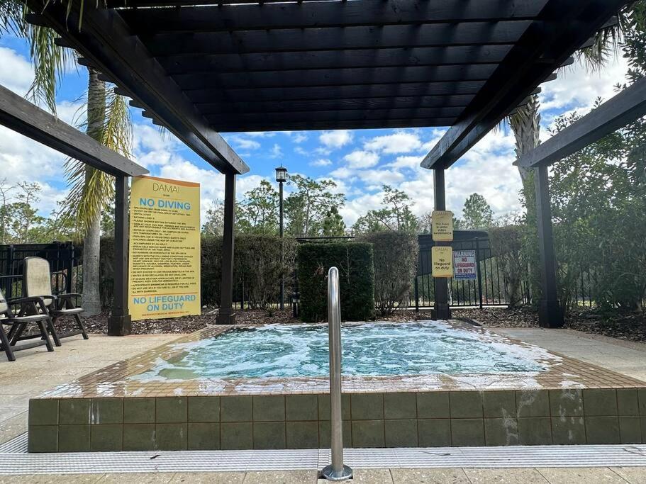 4BR Disney Family Townhouse Resort in Orlando - with Resort Pool, Gym, Games, & Jacuzzi