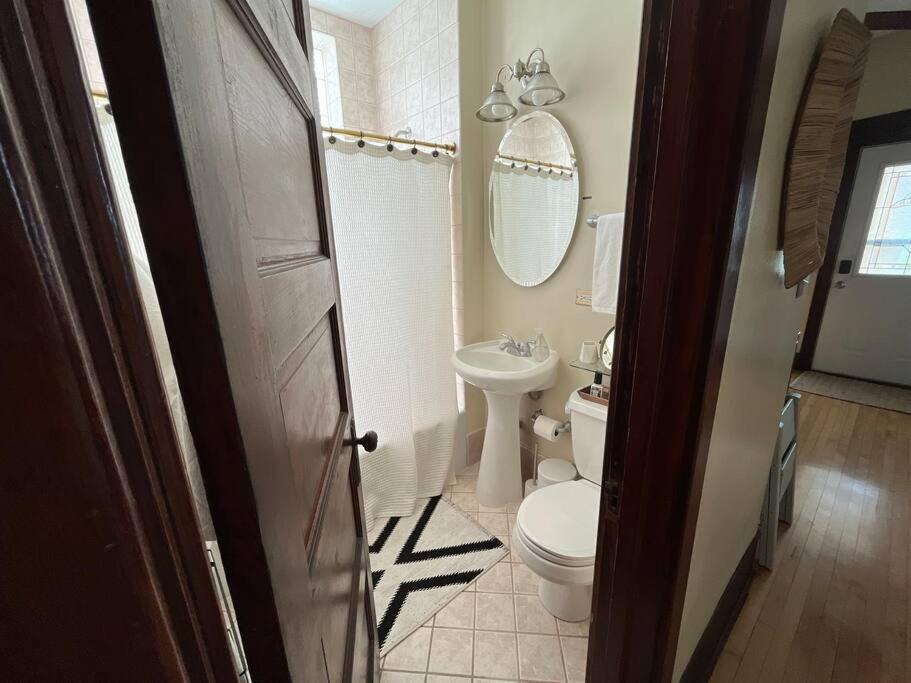 Irving Park updated vintage top unit 2-flat