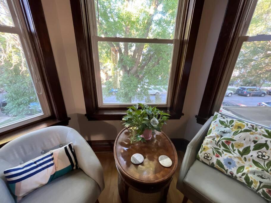 Irving Park updated vintage top unit 2-flat