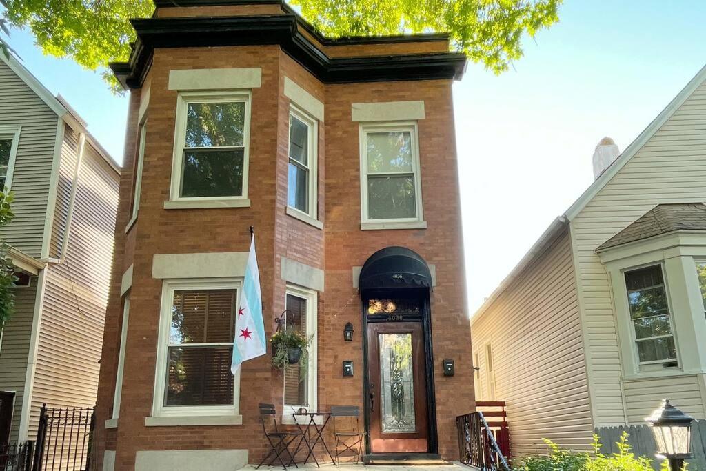 Irving Park updated vintage top unit 2-flat
